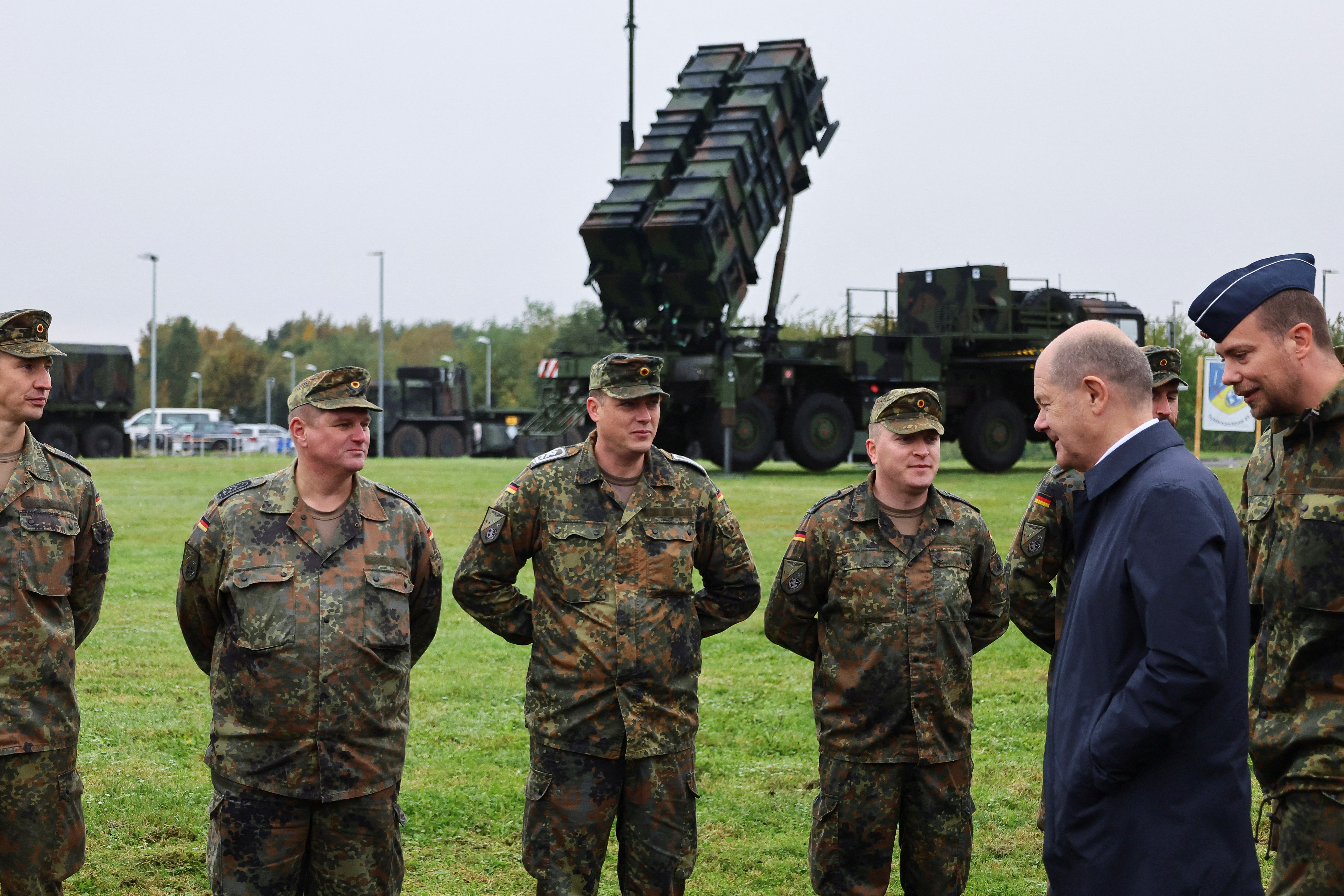 Bundeskanzler Scholz besucht den Luftwaffenstützpunkt Köln