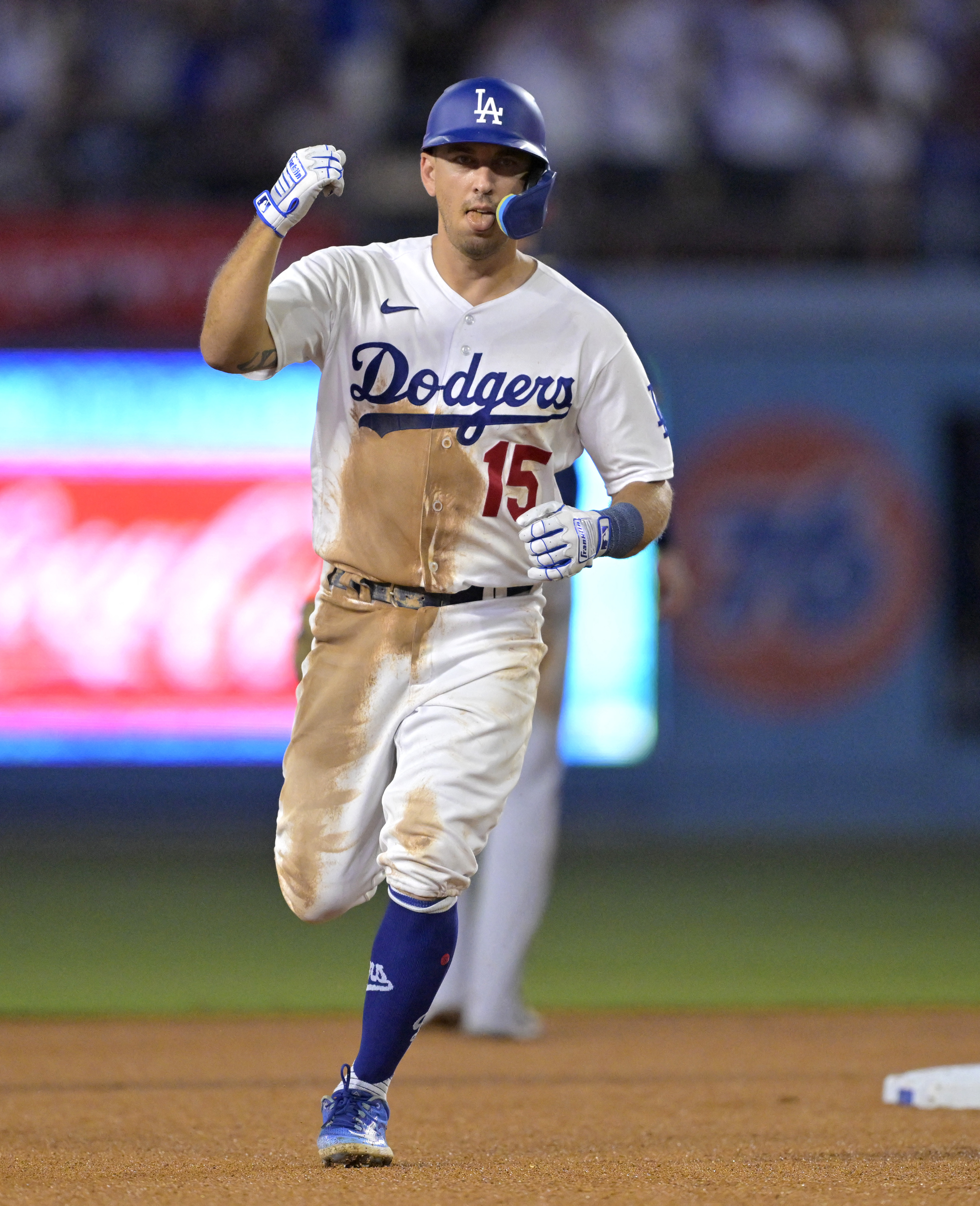 Austin Barnes' first homer of the season lifts Dodgers to sweep of