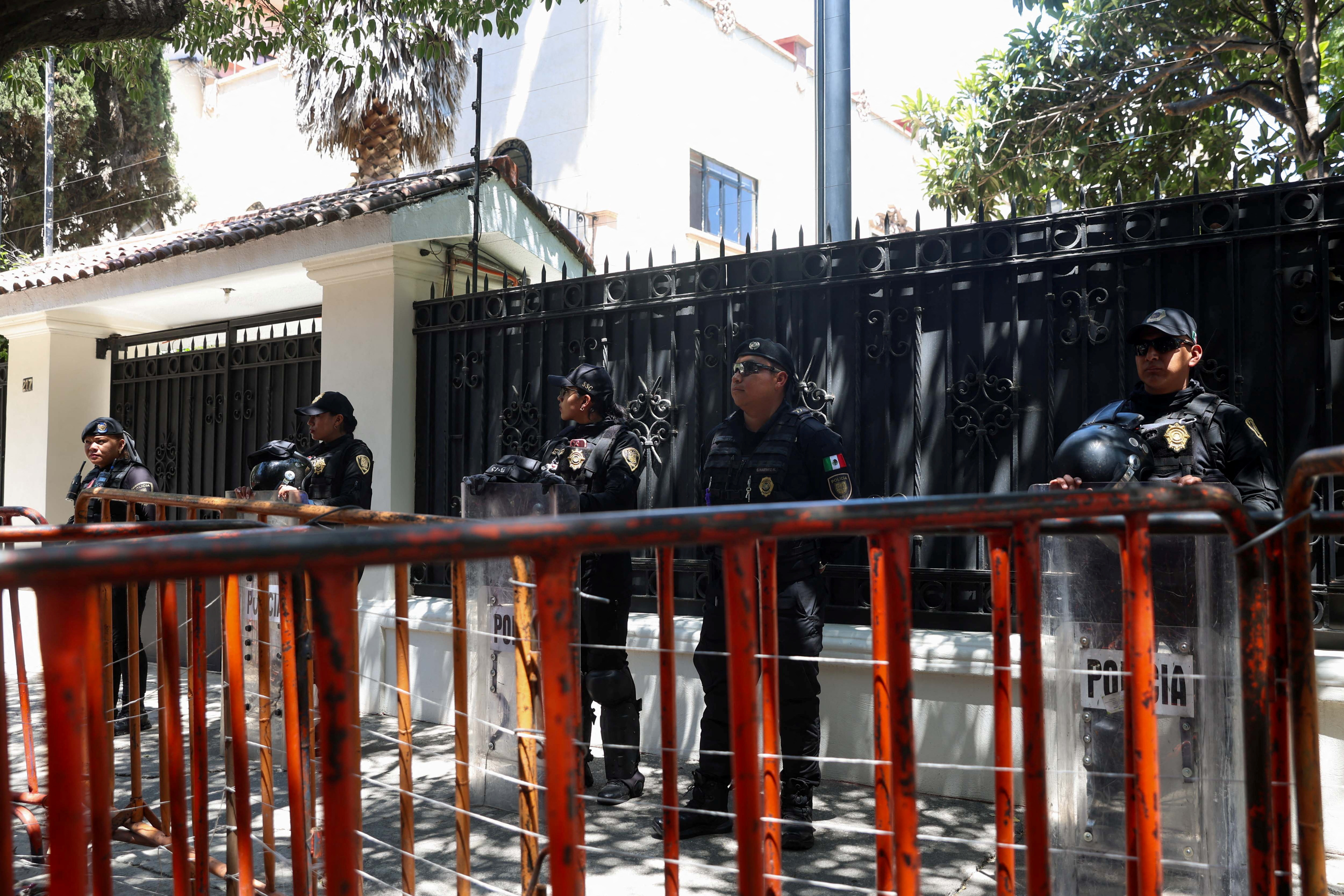 Police officer stand watch outside the Ecuadorean embassy in Mexico City after Ecuadorean authorities arrested former Vice President Jorge Glas