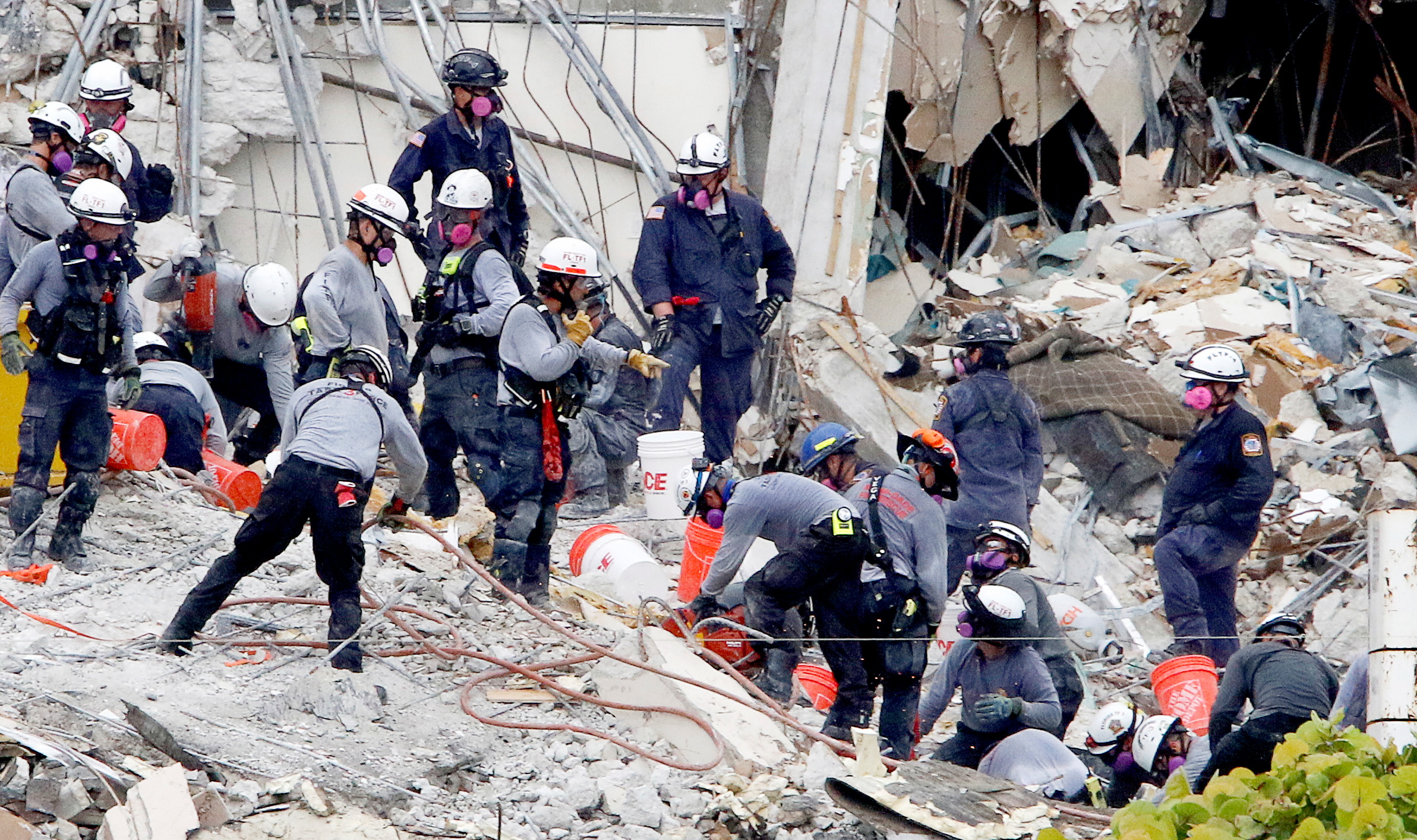 Death toll in Florida building collapse rises to 12 with 149 missing ...
