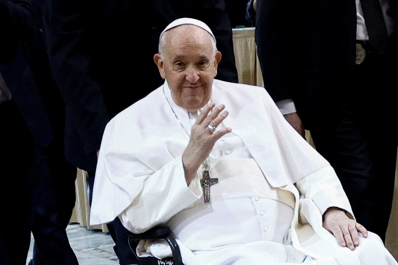 Bad cold forces Pope Francis to cancel audience, skip speeches | Reuters