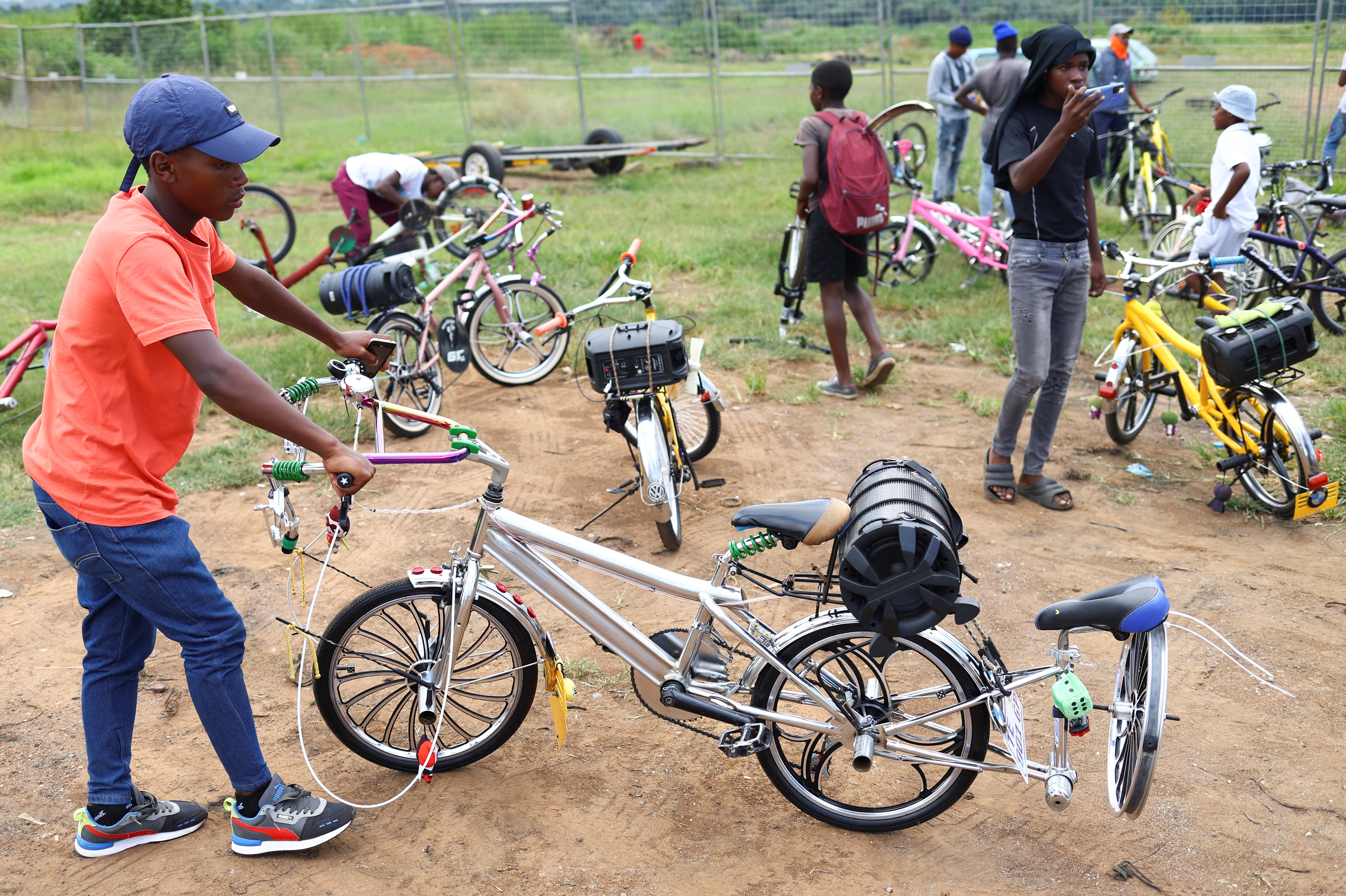 Boys stunt online bike