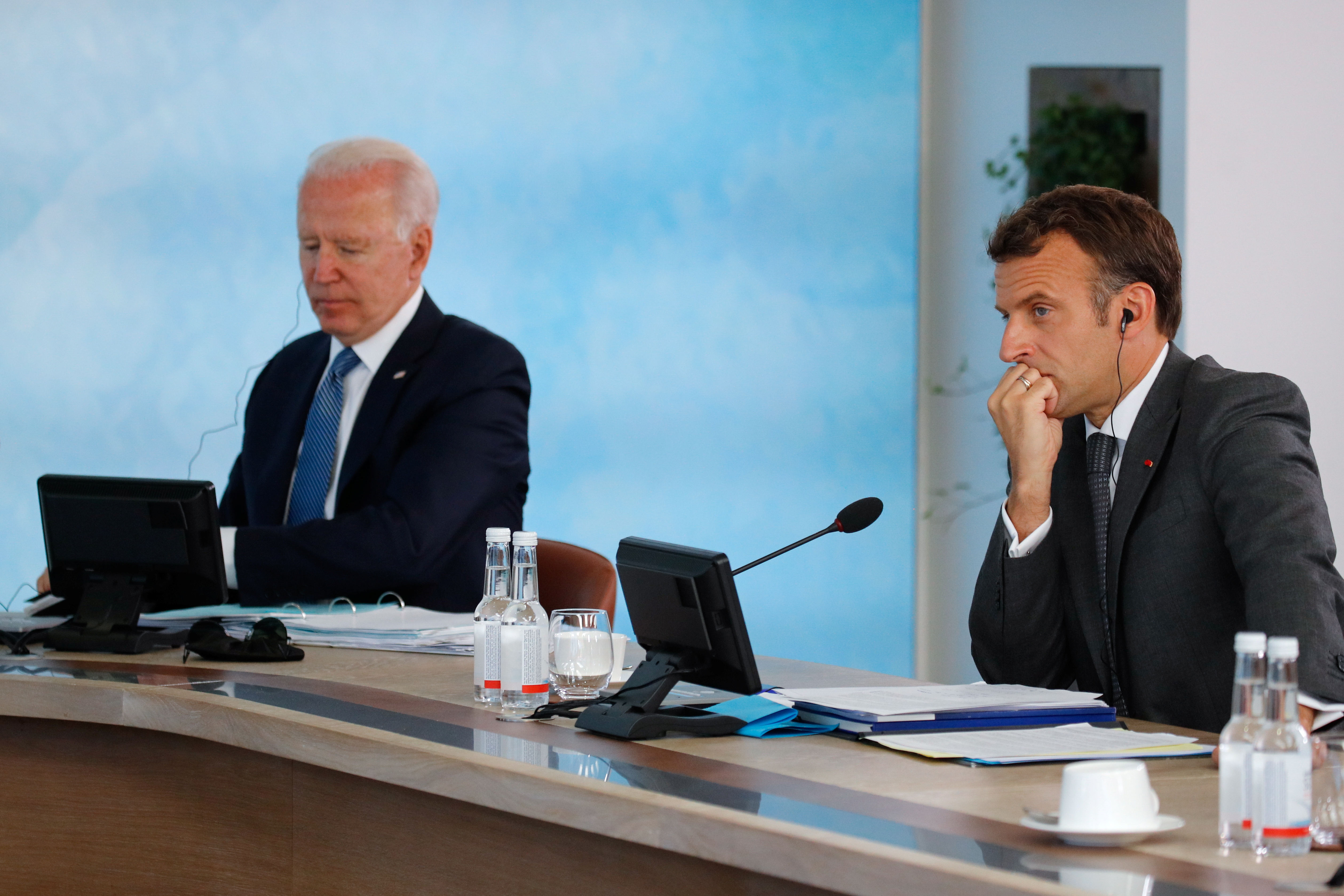 Macron e Biden mantiveram conversa telefónica sobre estratégia