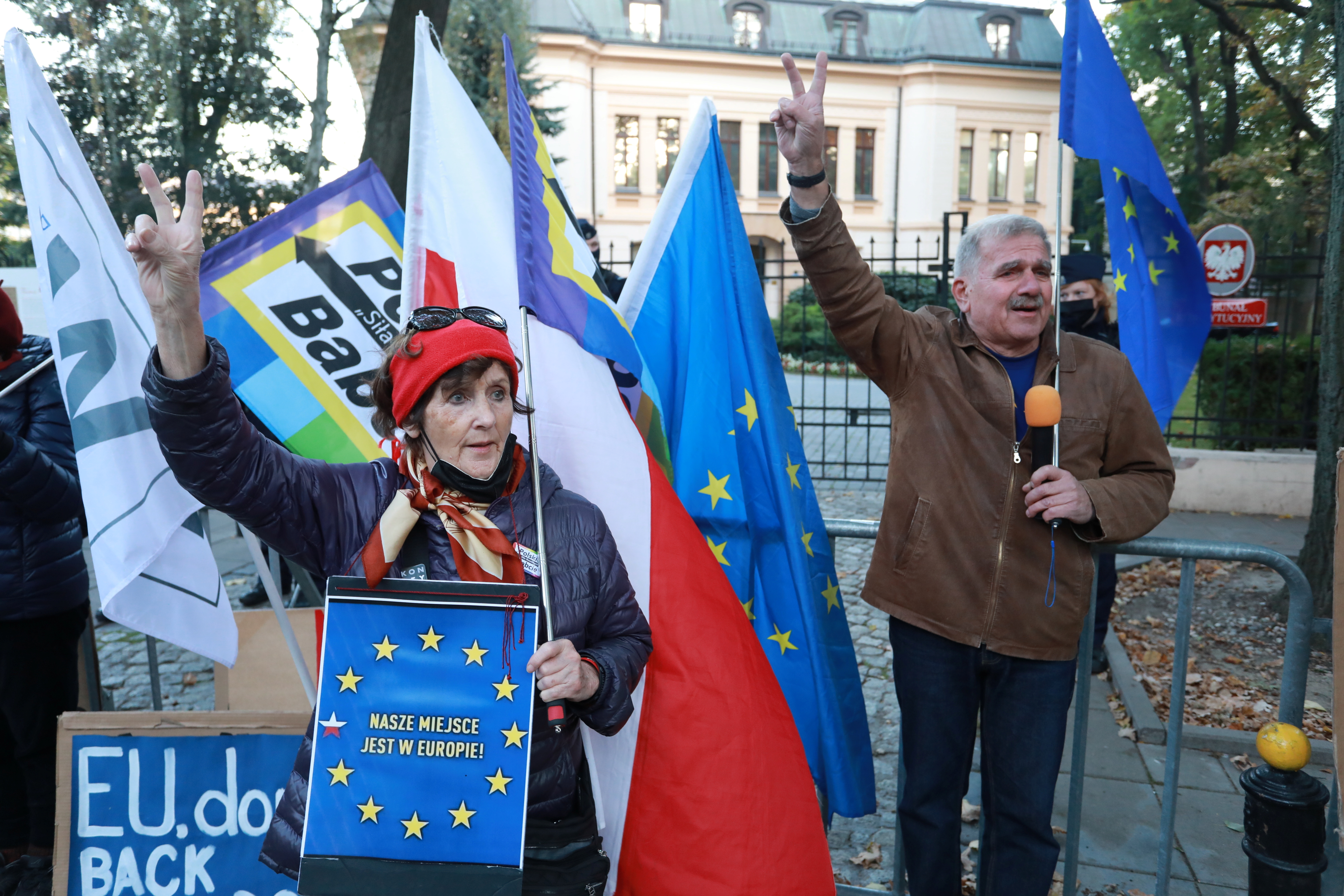 Poland's High-Court Move Unnerves EU, but Not Many Voters - WSJ