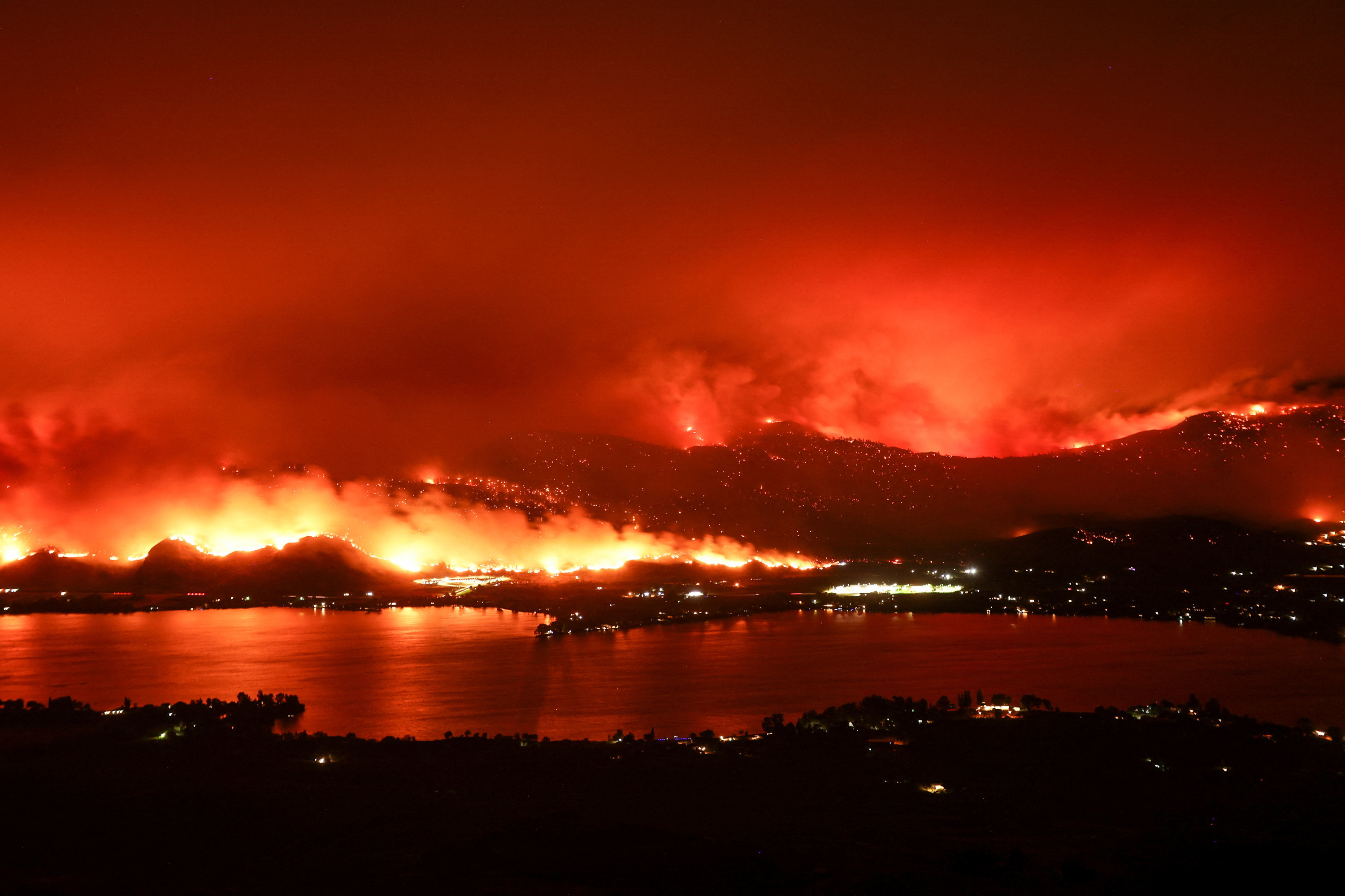 Evacuation Order Issued For Western Canadian Town As Wildfire Crosses ...