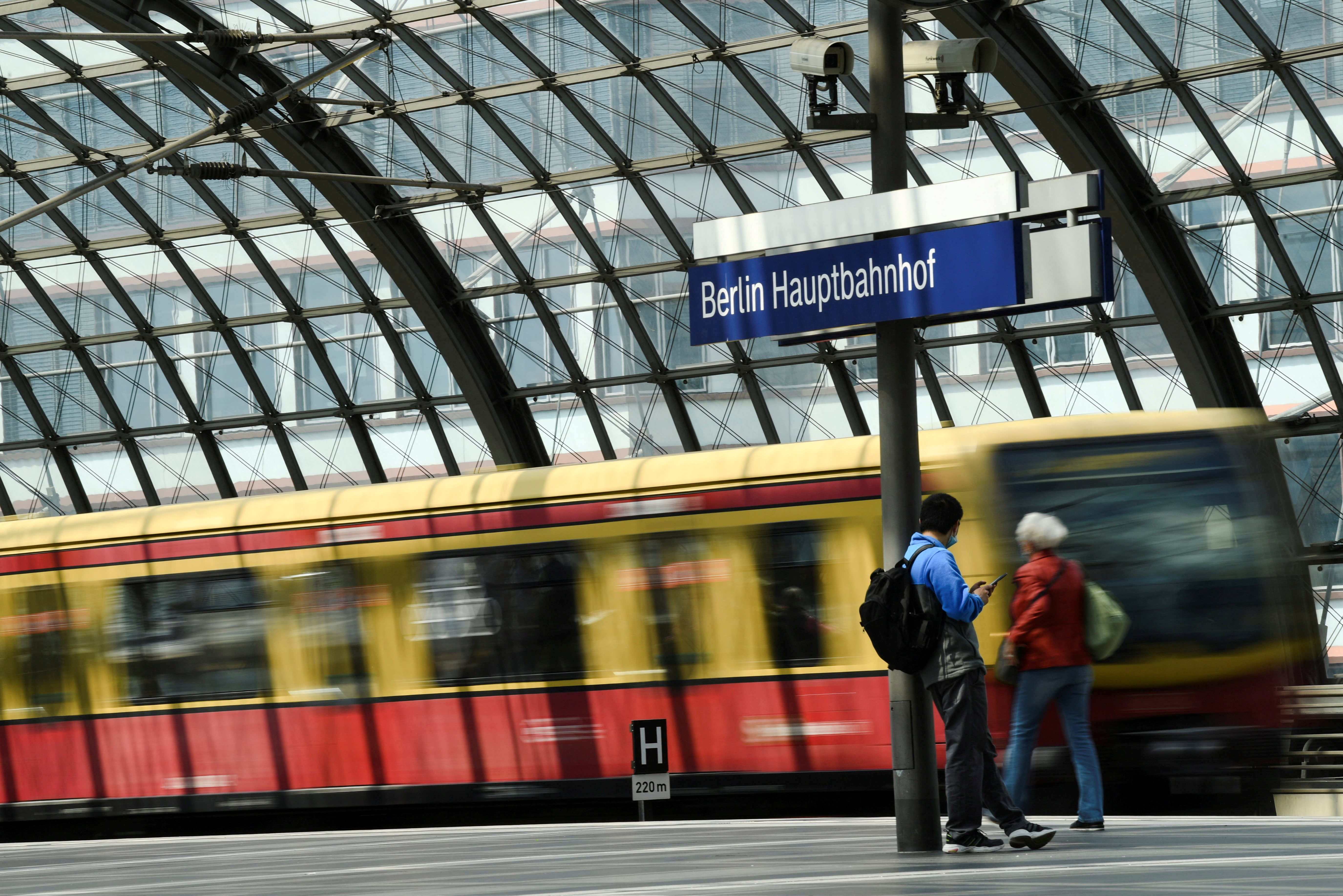 Public transport operators offer special nine-euro-ticket to be used nationwide for a month