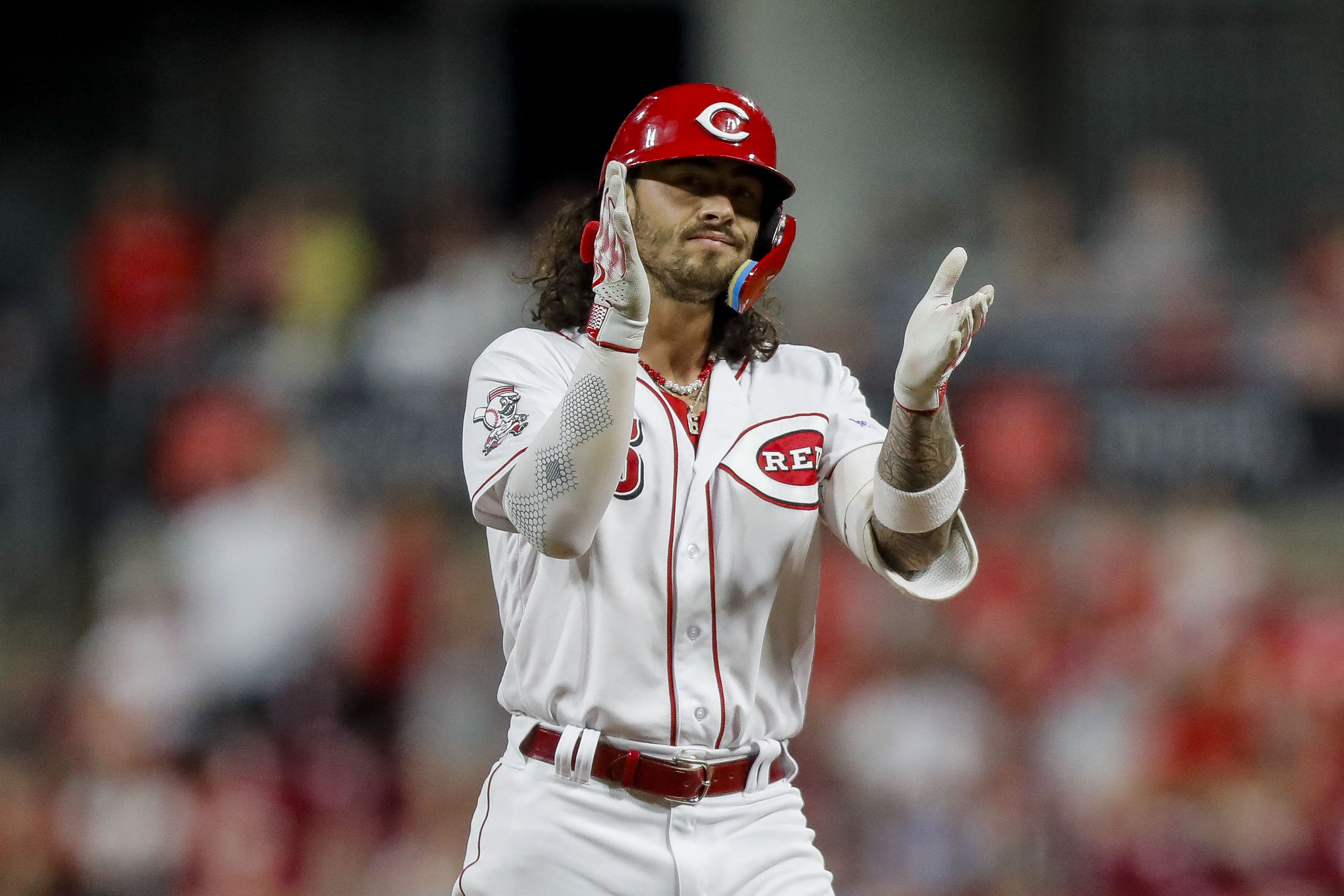 Phillies end 3-game skid by routing Reds