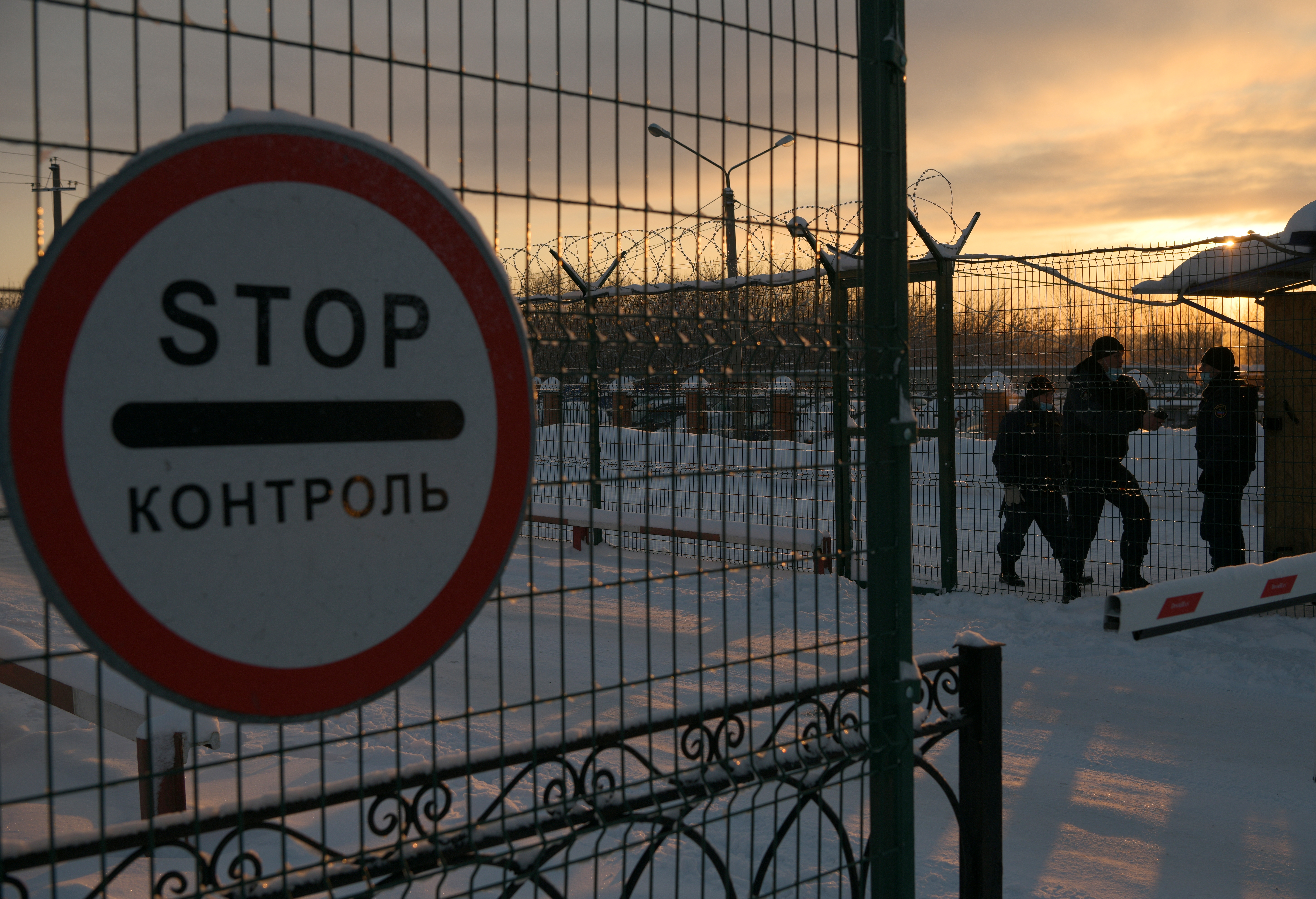 A stop sign is seen at the entrance to the mining territory following an accident at the Listvyazhnaya coal mine in the Kemerovo region, Russia, 26 November 2021. REUTERS / Alexander Patrin