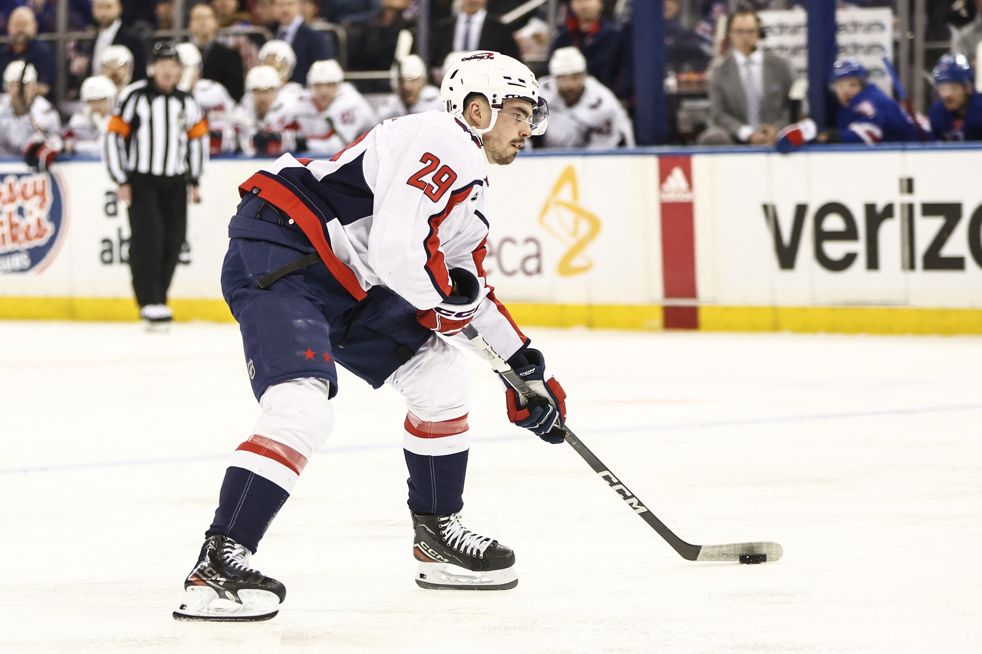 Rangers ride 3-goal 2nd period to Game 1 win over Caps | Reuters