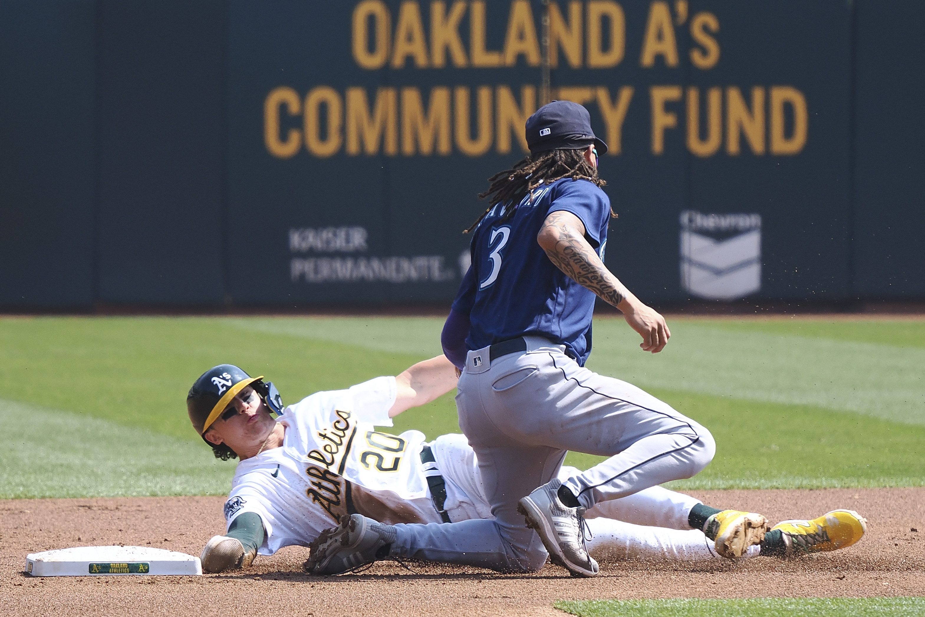 Mariners score 4 in 11th to earn 6-3 win over Astros