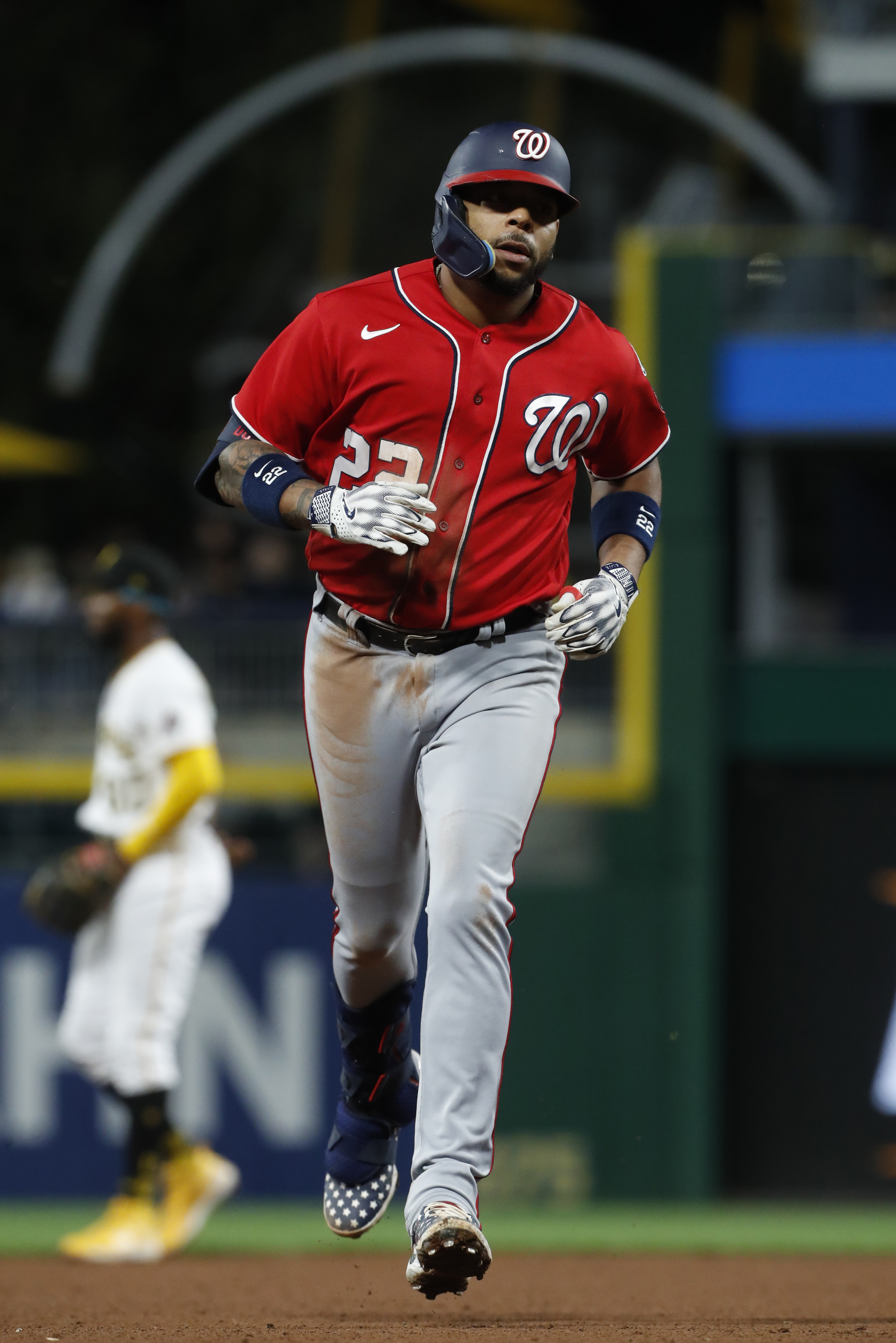 Baseball fans roast Pittsburgh Pirates outfielder Bryan Reynolds for  dropping fly ball in Spring Training game: Owner saving this for  arbitration