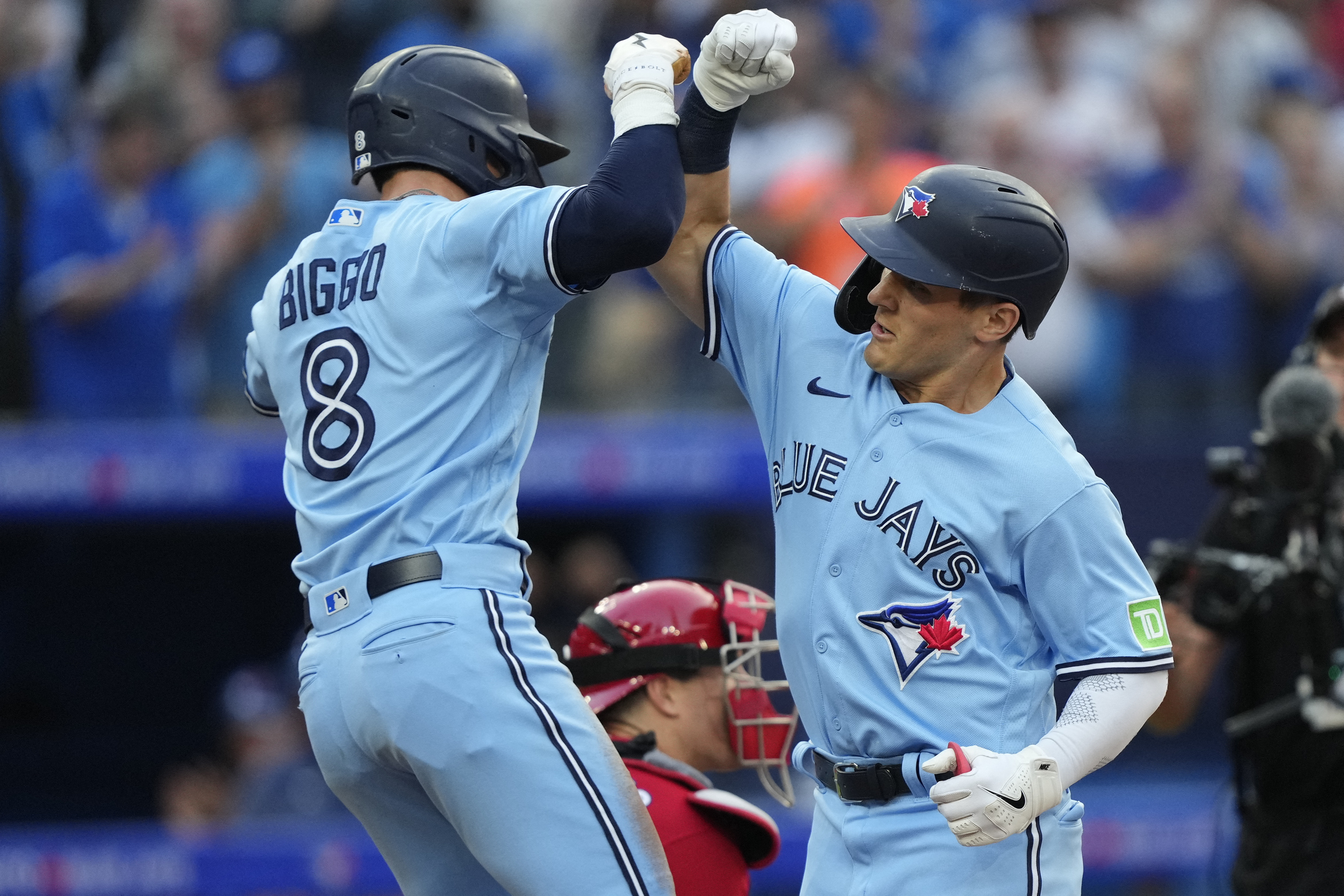 Bryce Harper homers twice as Phillies pound Blue Jays