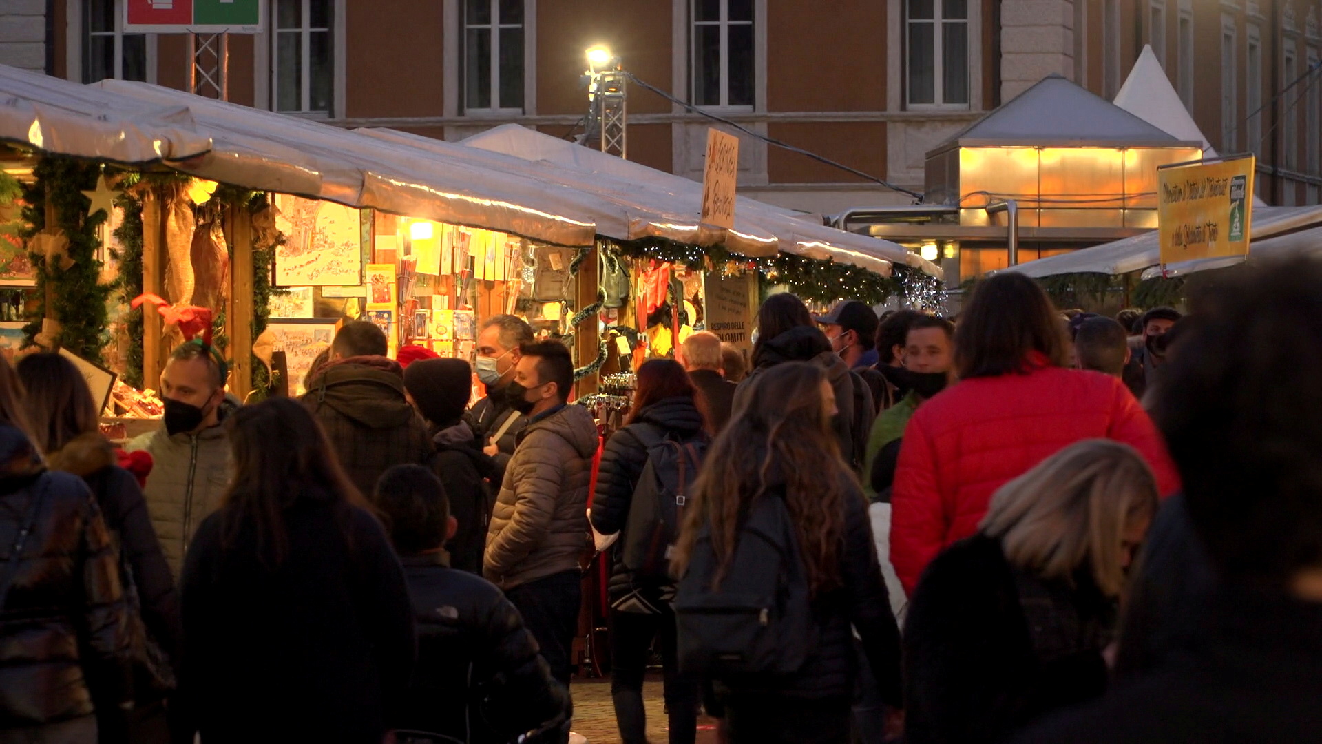 Christmas markets begin opening in Italy despite fears of growing COVID-19 infection numbers