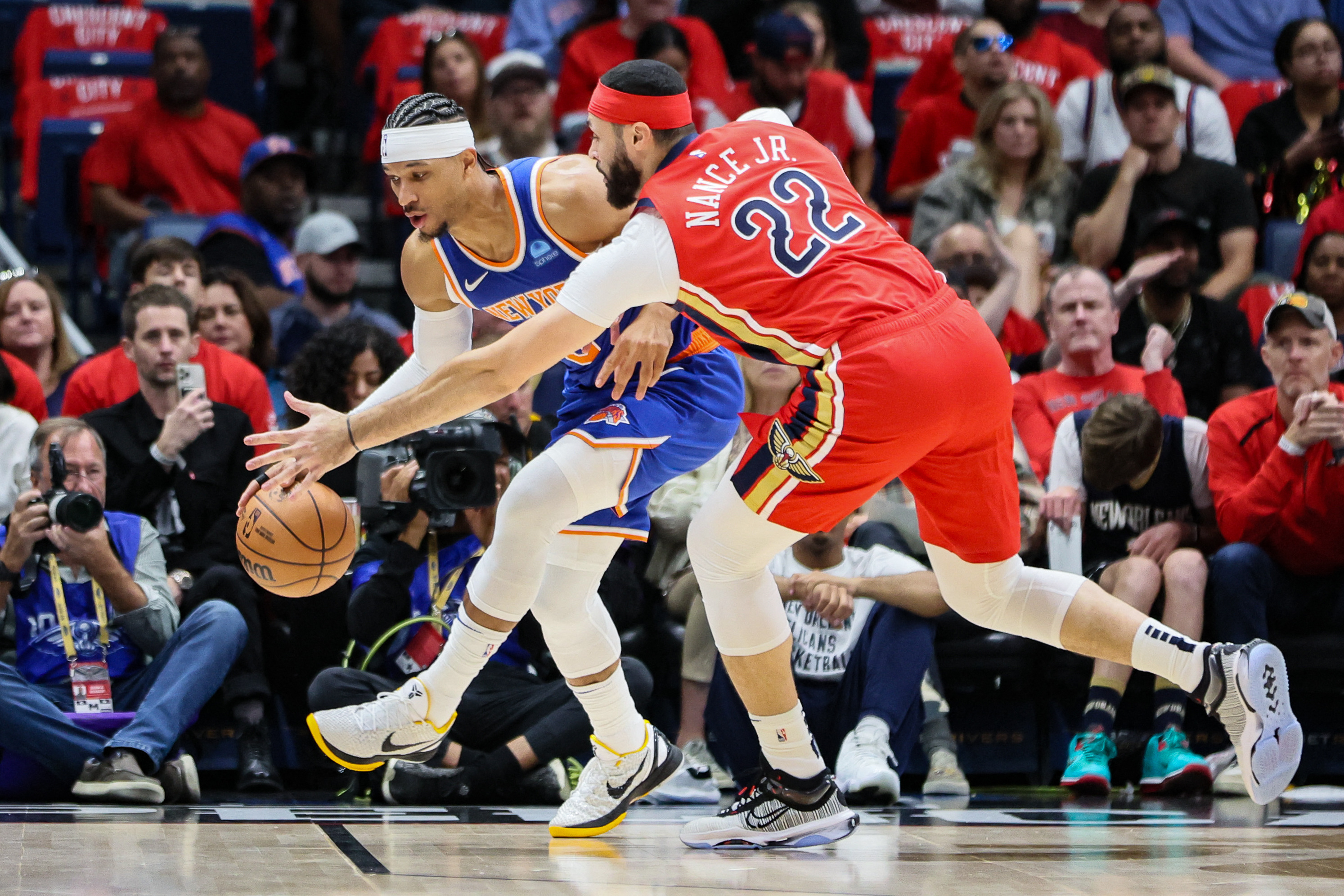 Pelicans prevail in home opener, overwhelm Knicks | Reuters