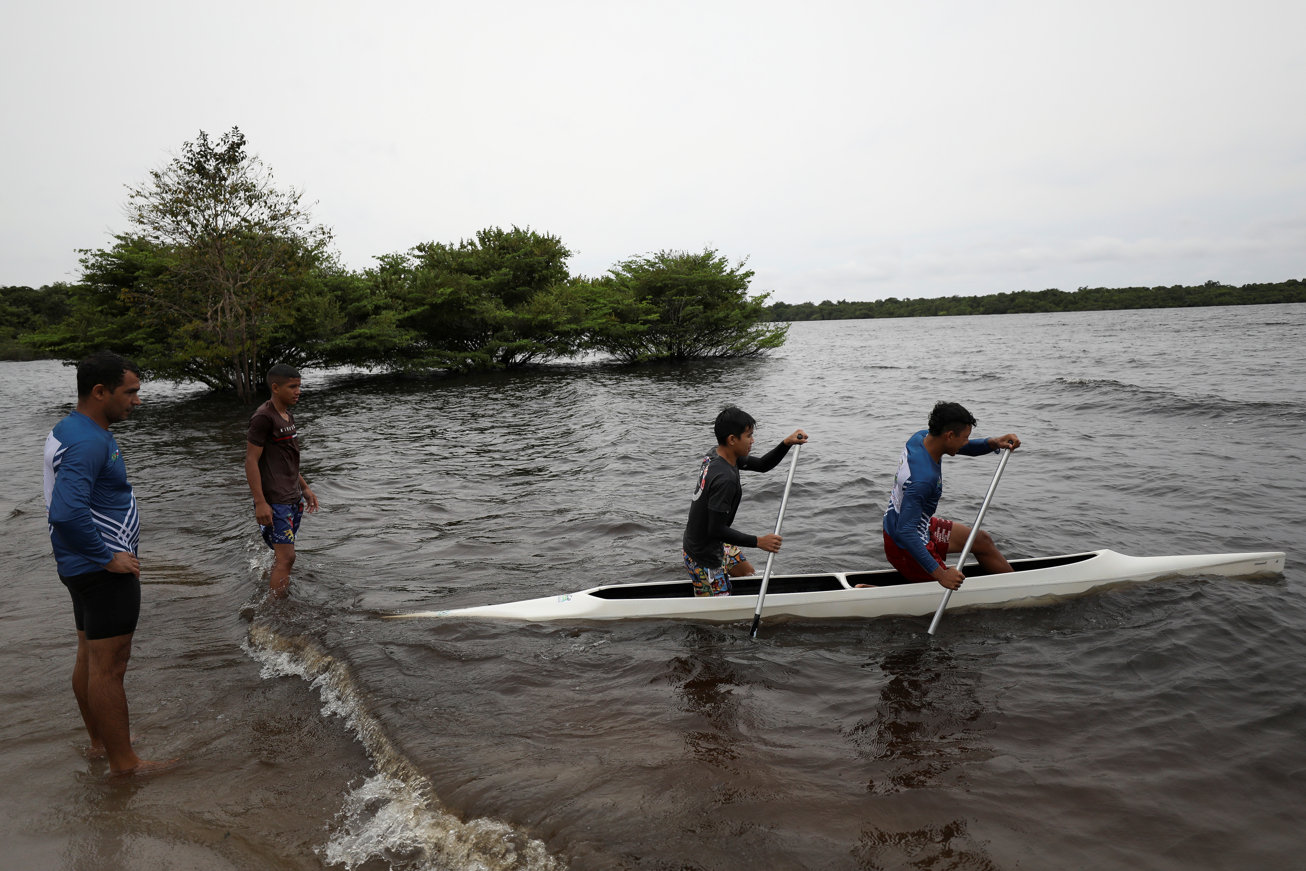 Indigenous sports programme seeks Brazil’s next canoeing sports star in Amazon