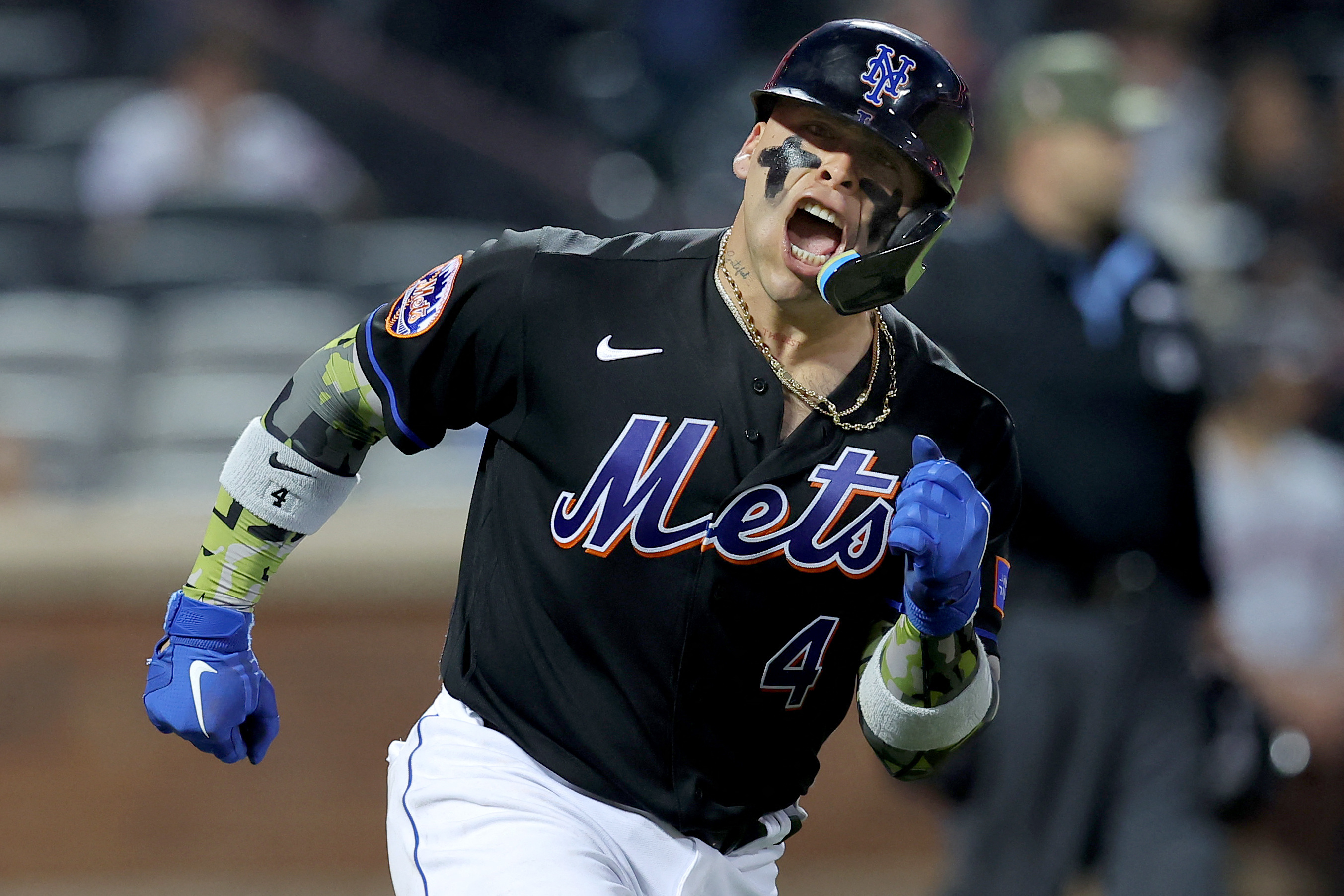Mets rally multiple times to outlast Guardians 10-9