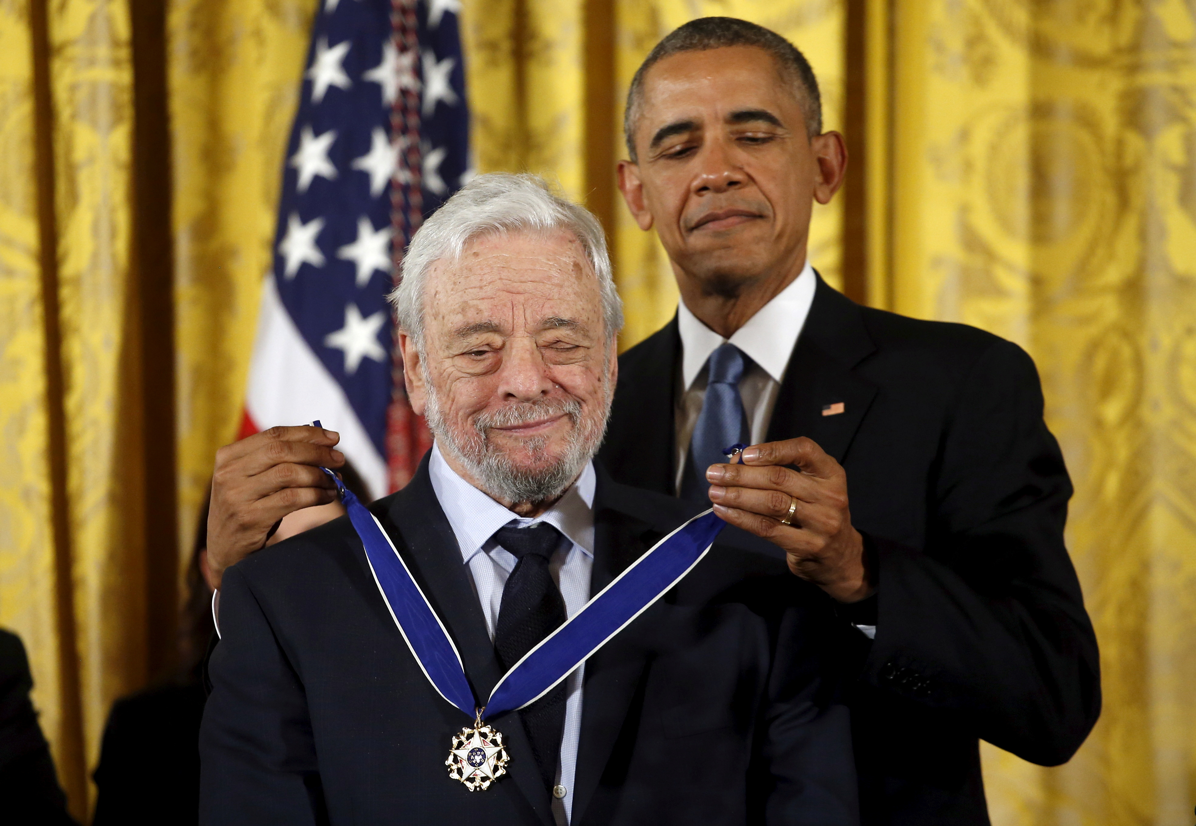 U.S. President Barack Obama presents the Presidential Medal of Freedom to composer and lyricists Stephen Sondheim during an event in the East Room of the White House in Washington November 24, 2015. REUTERS/Carlos Barria
