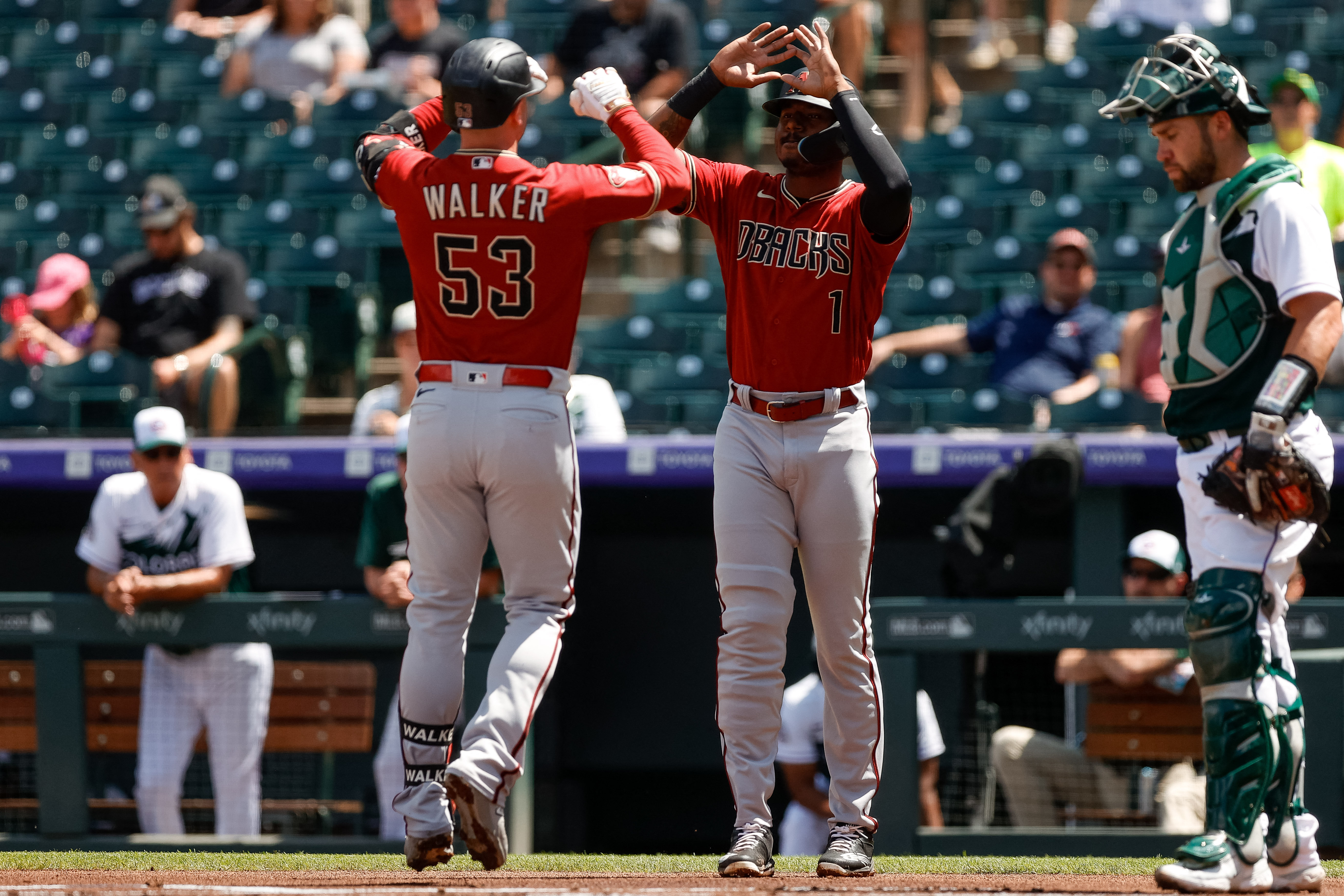 Lourdes Gurriel Jr. solo home run makes it 6-2 Diamondbacks! It was their  3rd HR of the 8th inning. : r/baseball