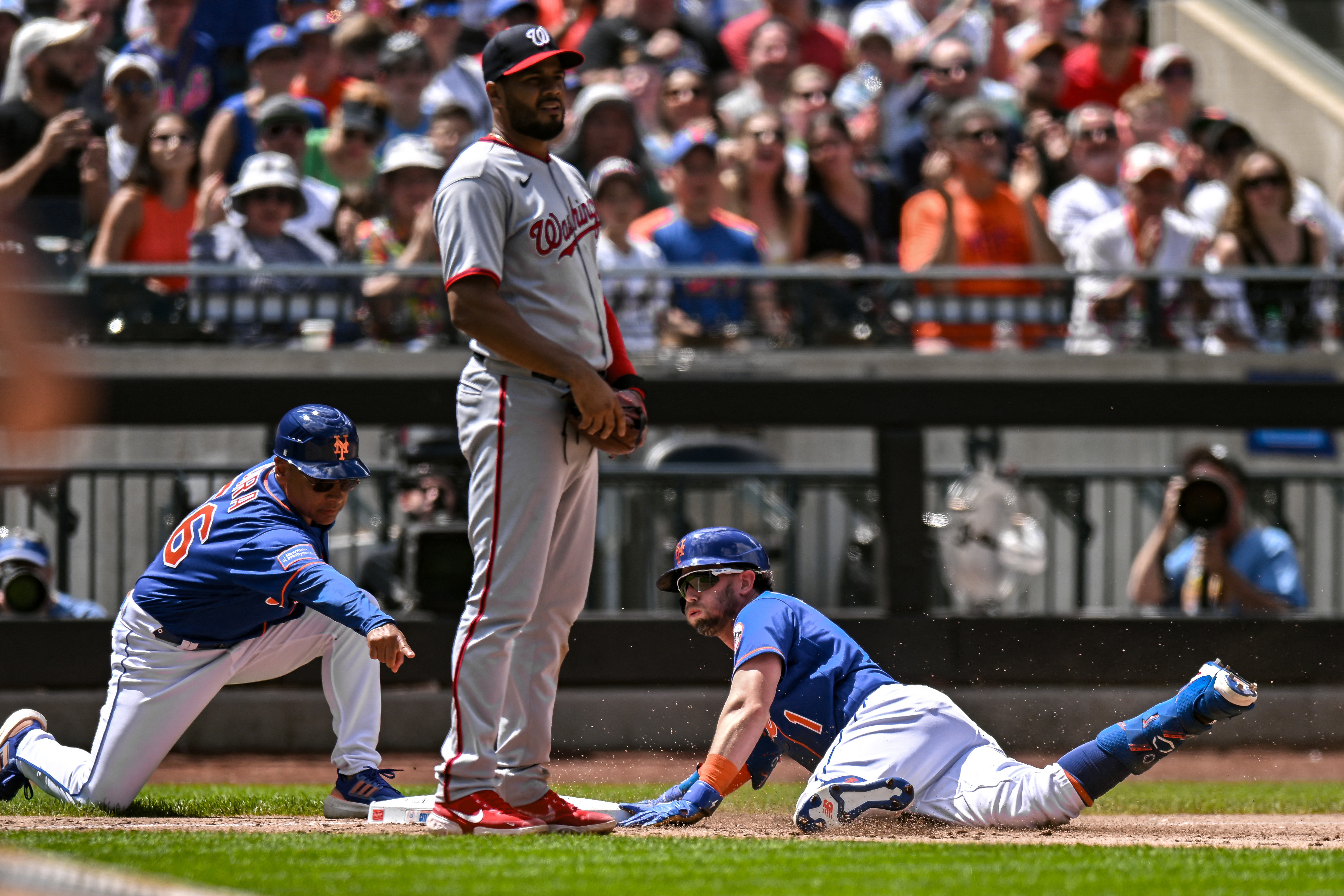 Verlander earns 250th career win as Mets beat Nationals 5-2 after dealing  Scherzer - The San Diego Union-Tribune