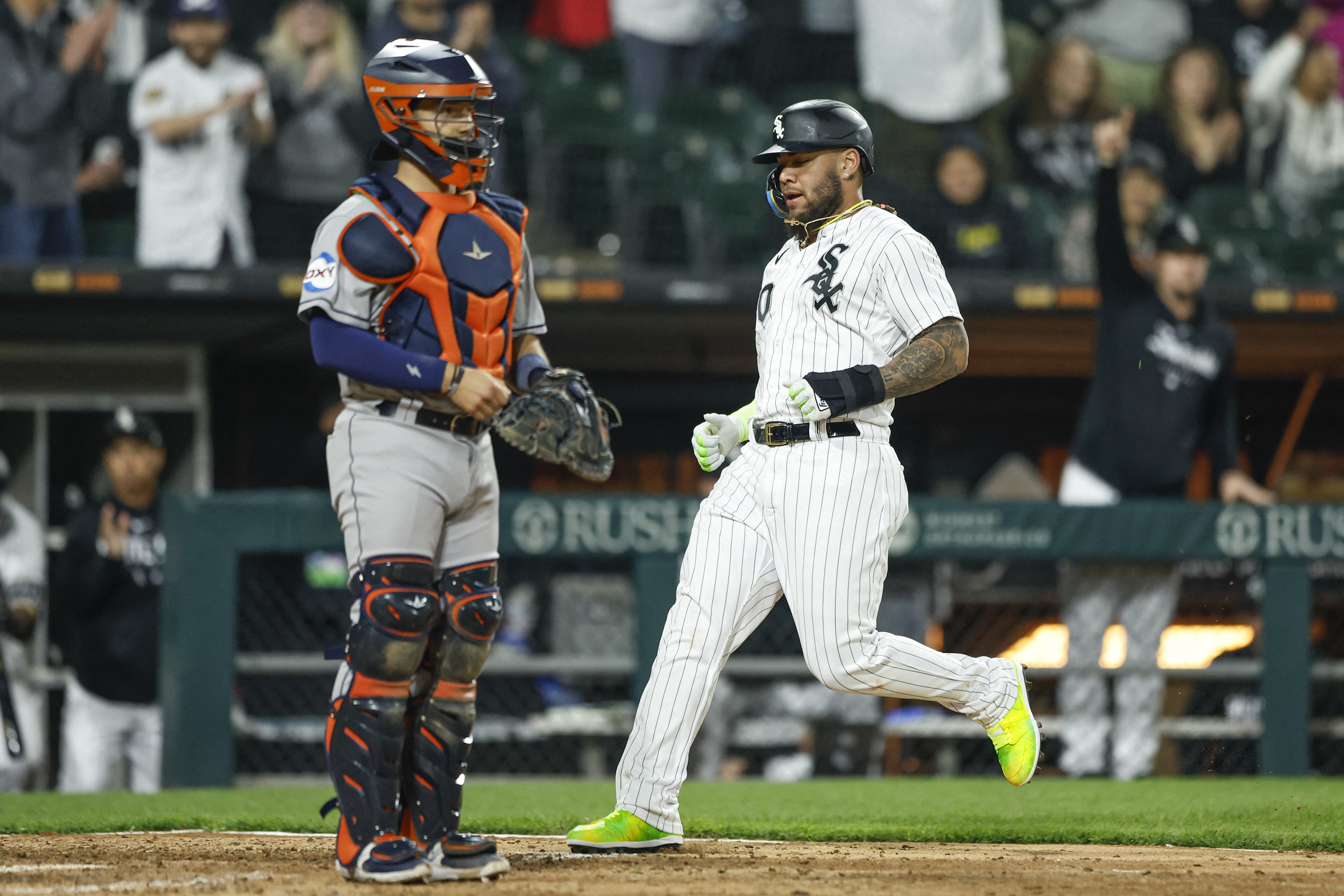 Luis Robert homers, drives in winner as White Sox top Astros