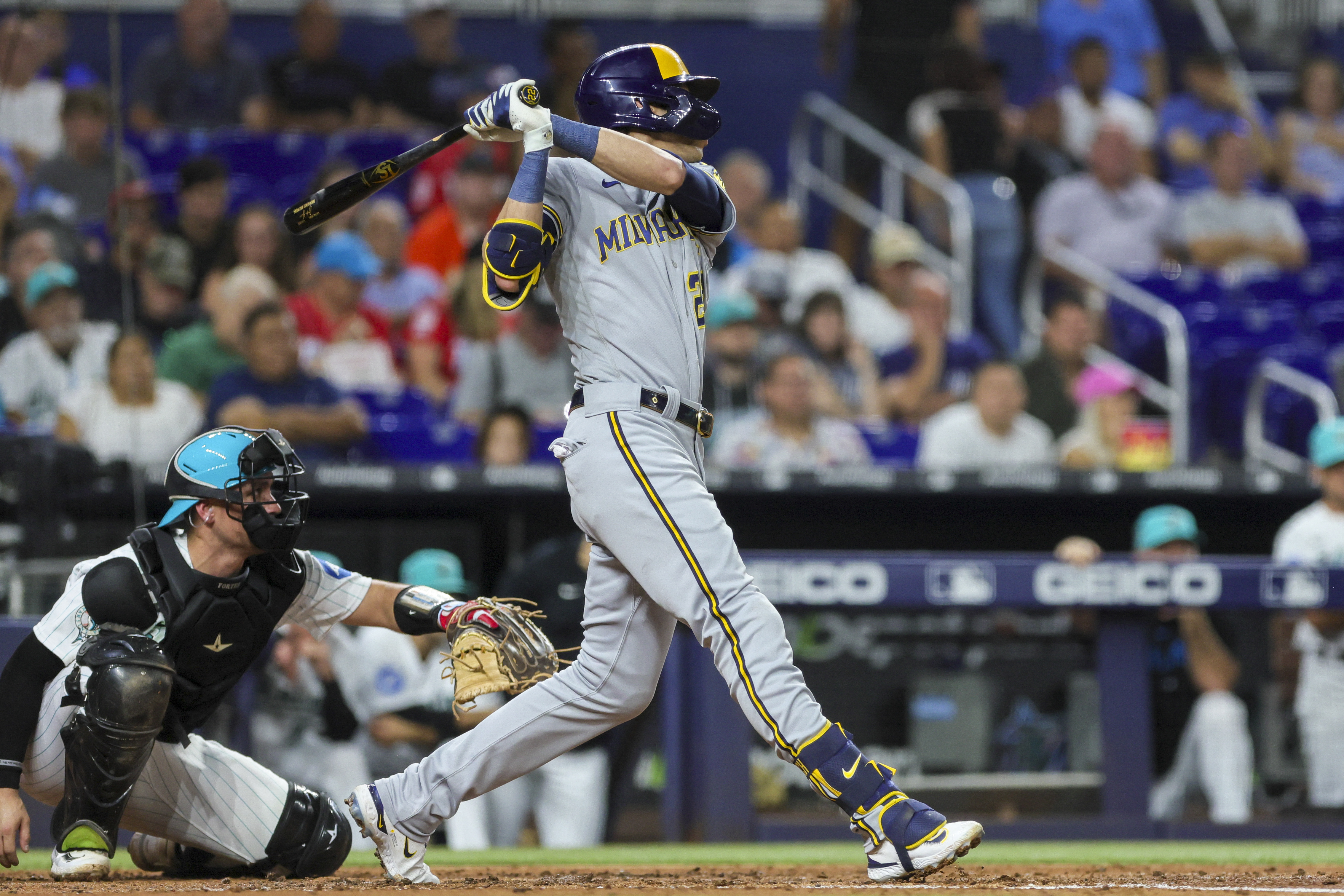 Propelled by Yelich, Brewers pound Marlins for 12 second-inning runs