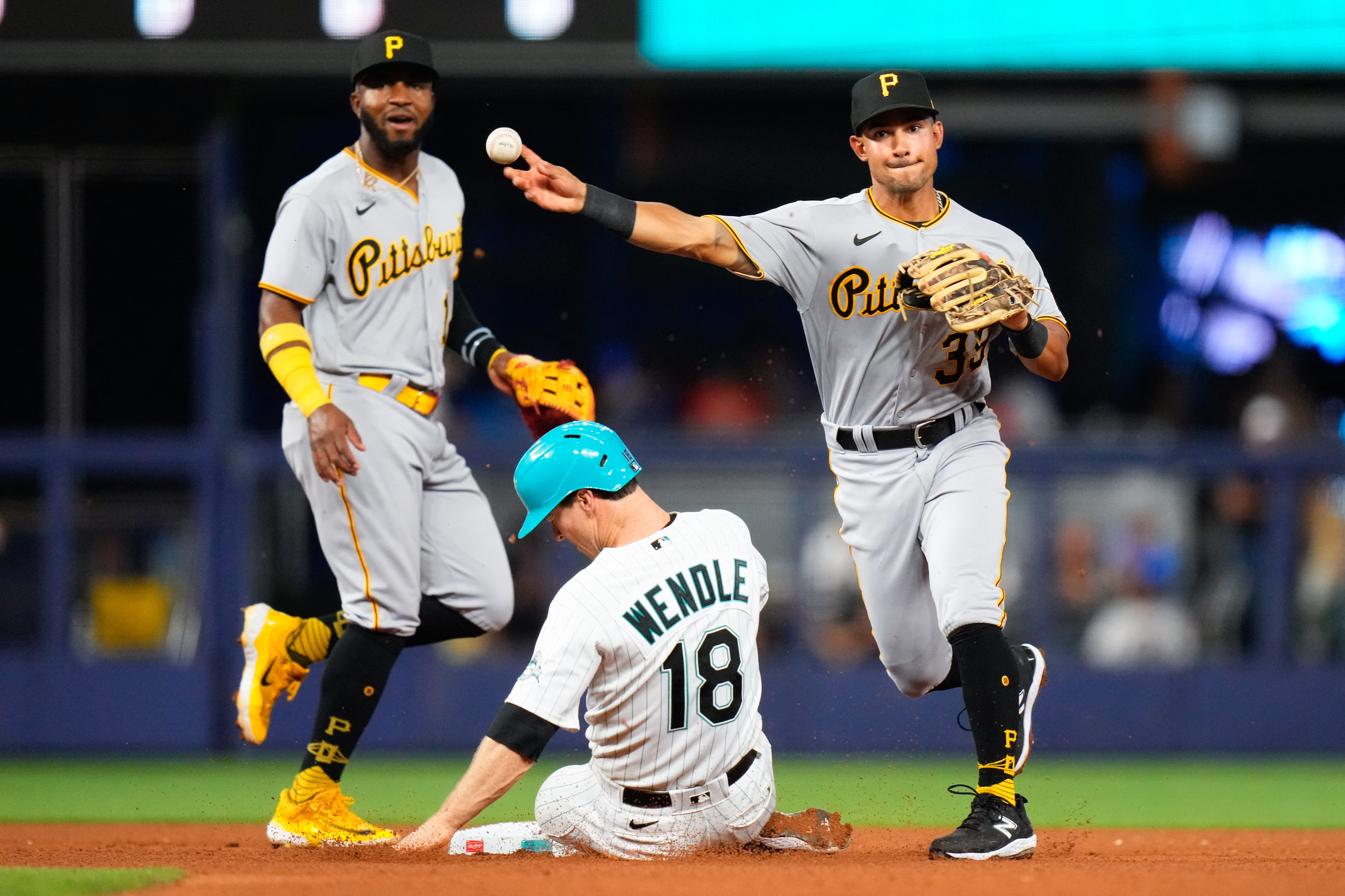 Pirates end a 10-game skid, rallying in the 9th to beat the Marlins 3-1