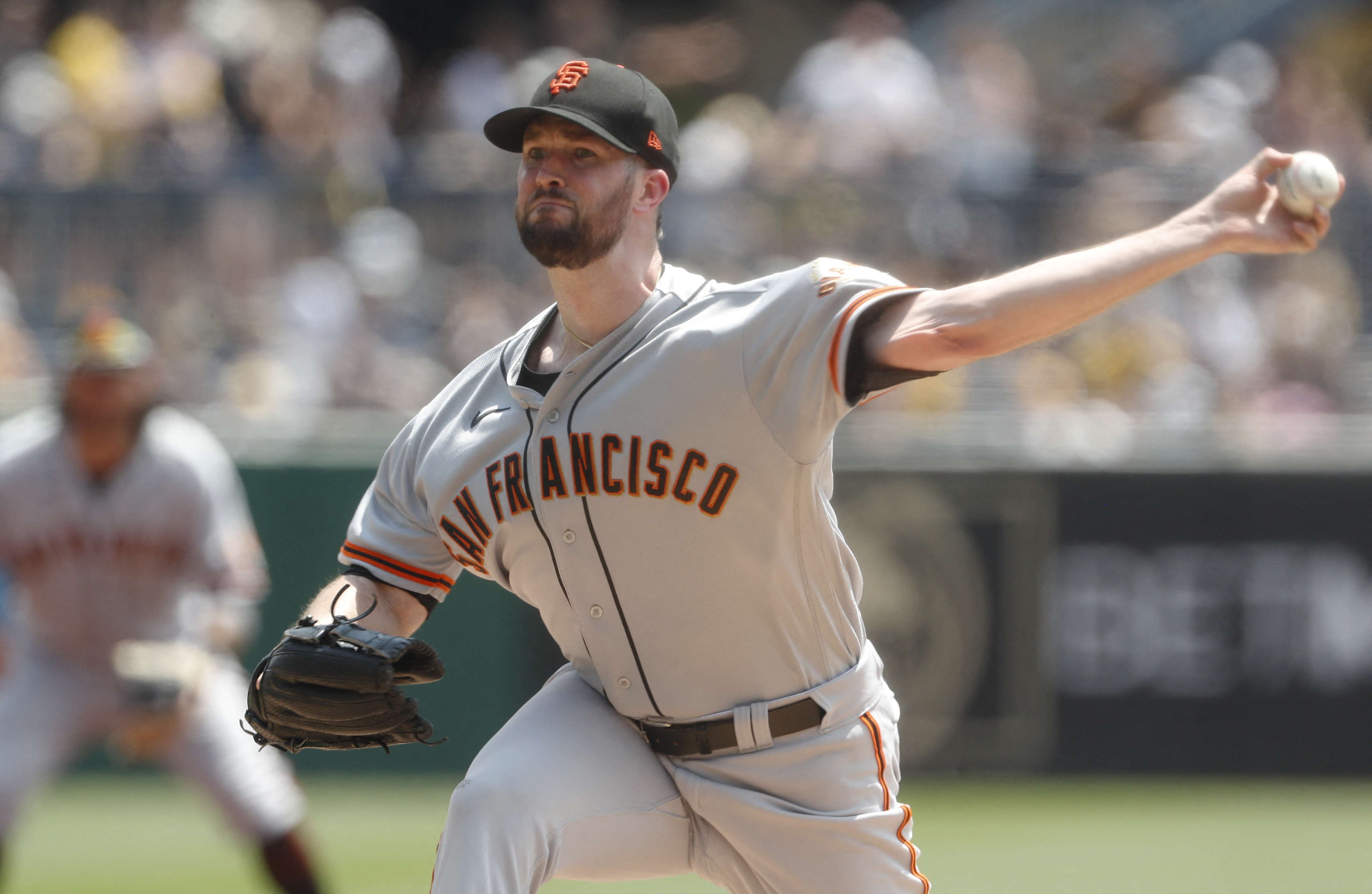 Giants score 5 runs in 10th for series sweep as Pirates continue