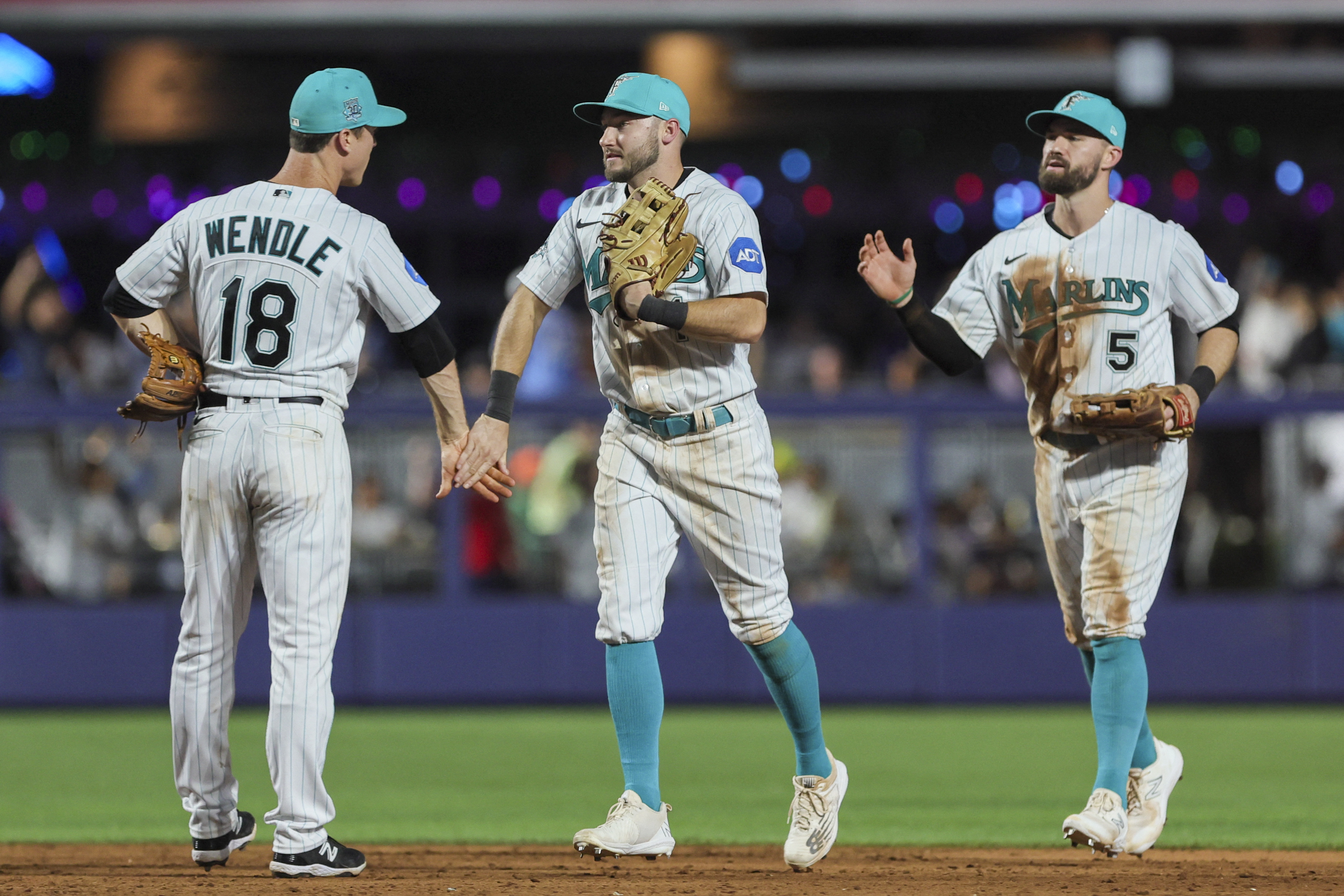 Marlins break late tie, hold off Tigers