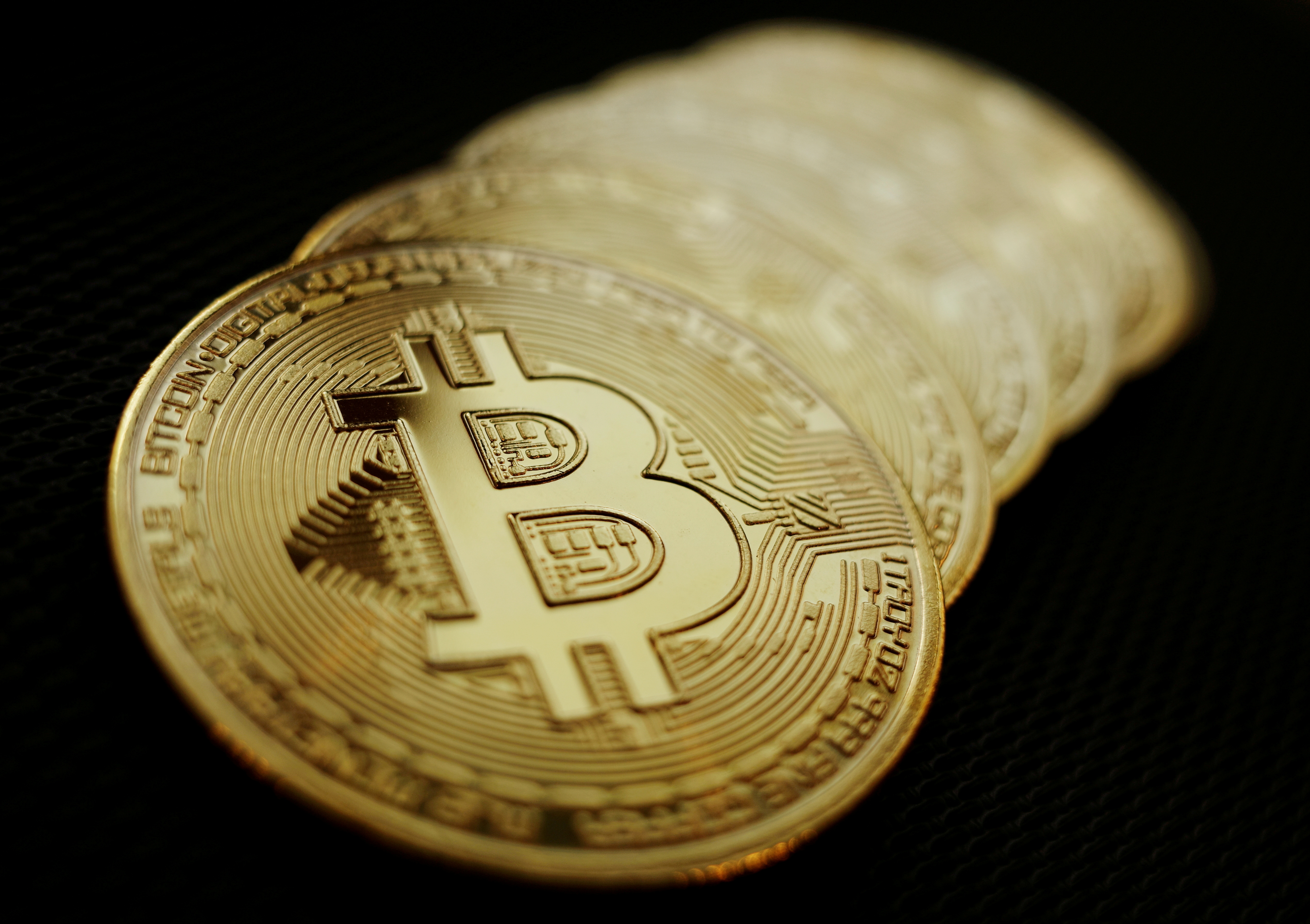 pranešimas apie bitcoin apie mokesčius uždirbti pinigus prekybos bitcoins