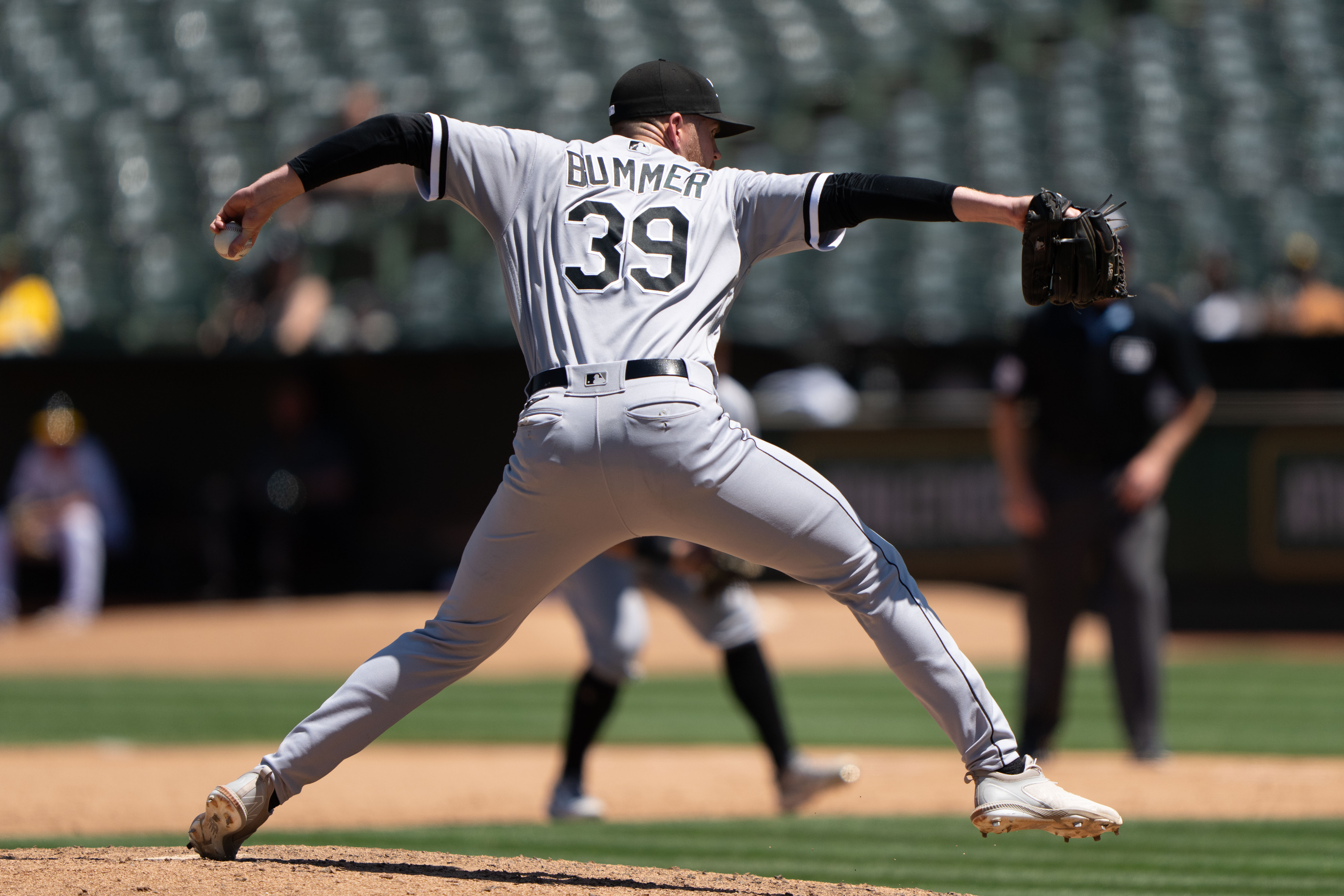 Chicago White Sox pitcher Aaron Bummer (39) delivers against the