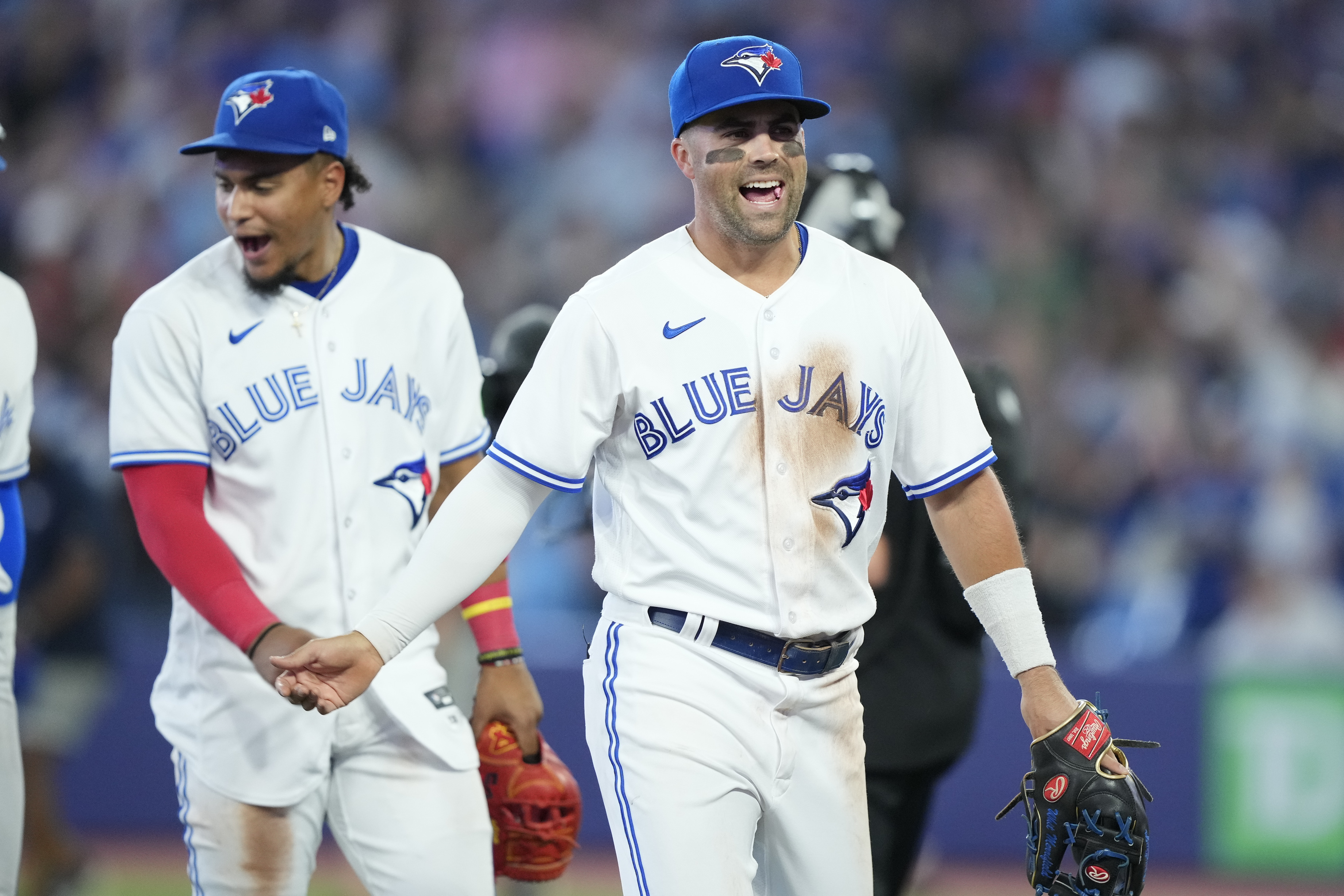 Blue Jays prevail in pitchers' duel, edge Phillies