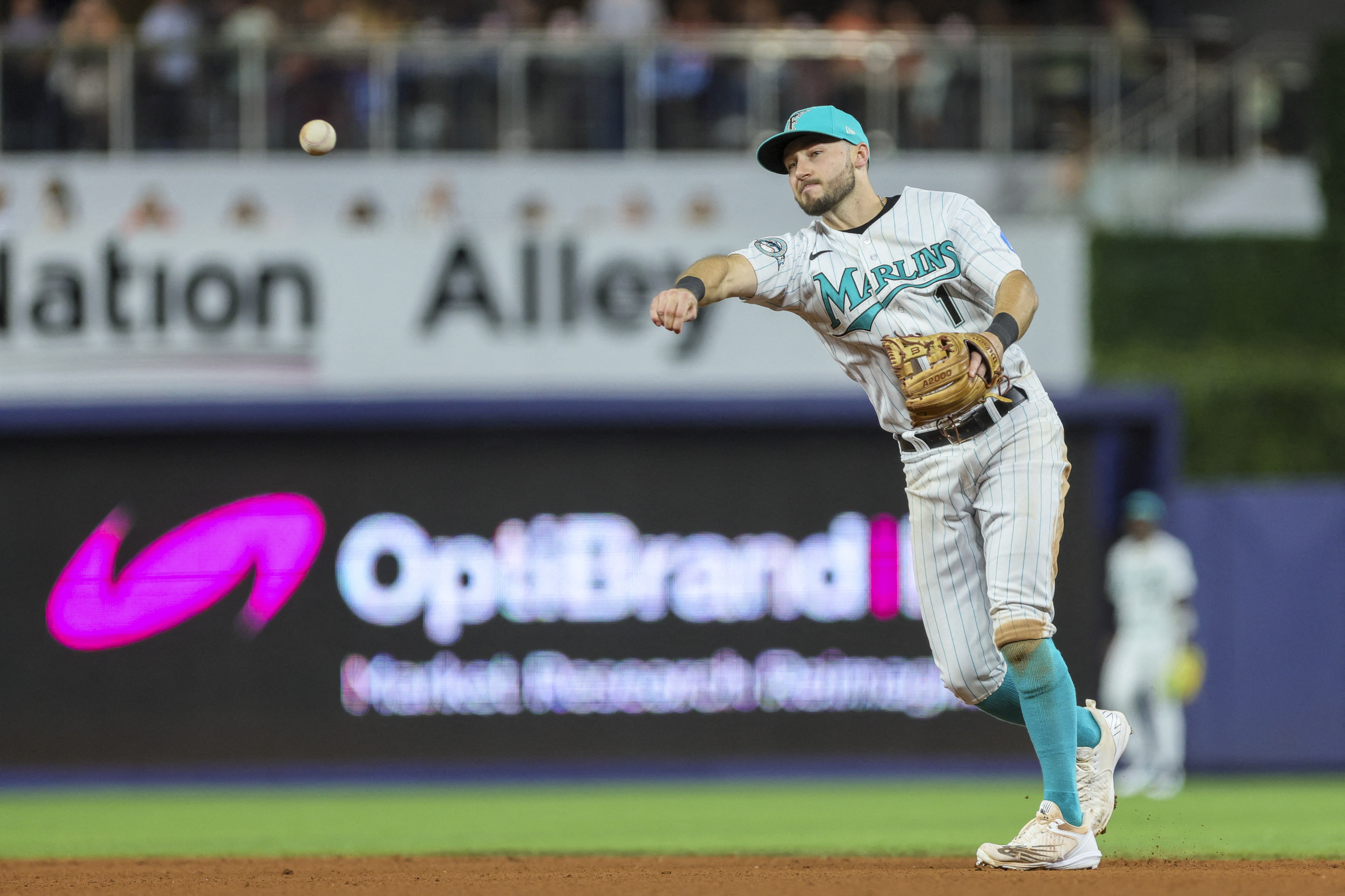 Rowdy Tellez pitches in ninth, clinches Brewers' postseason berth