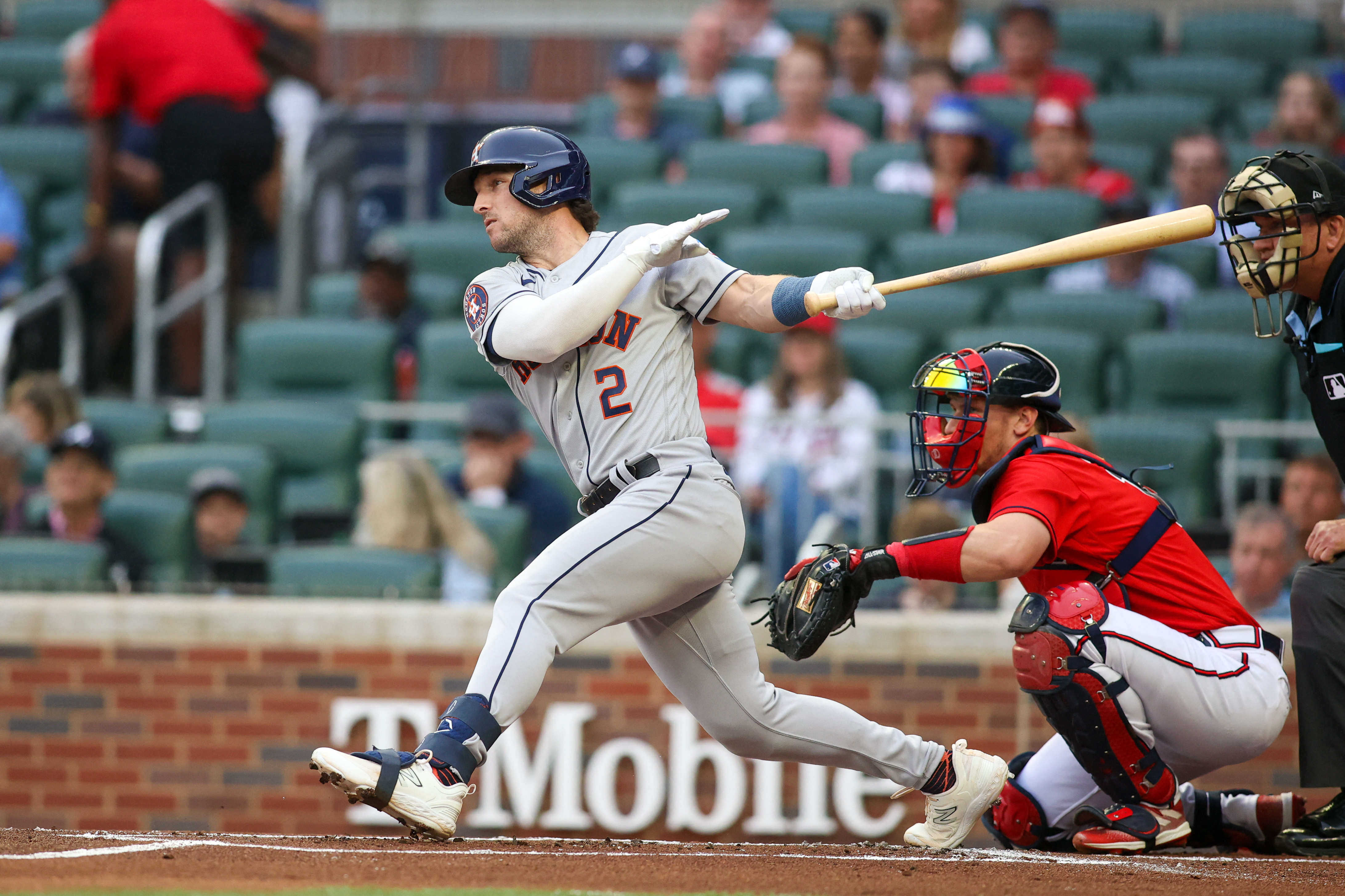 Yordan Alvarez's HR caps Astros' comeback win over Braves