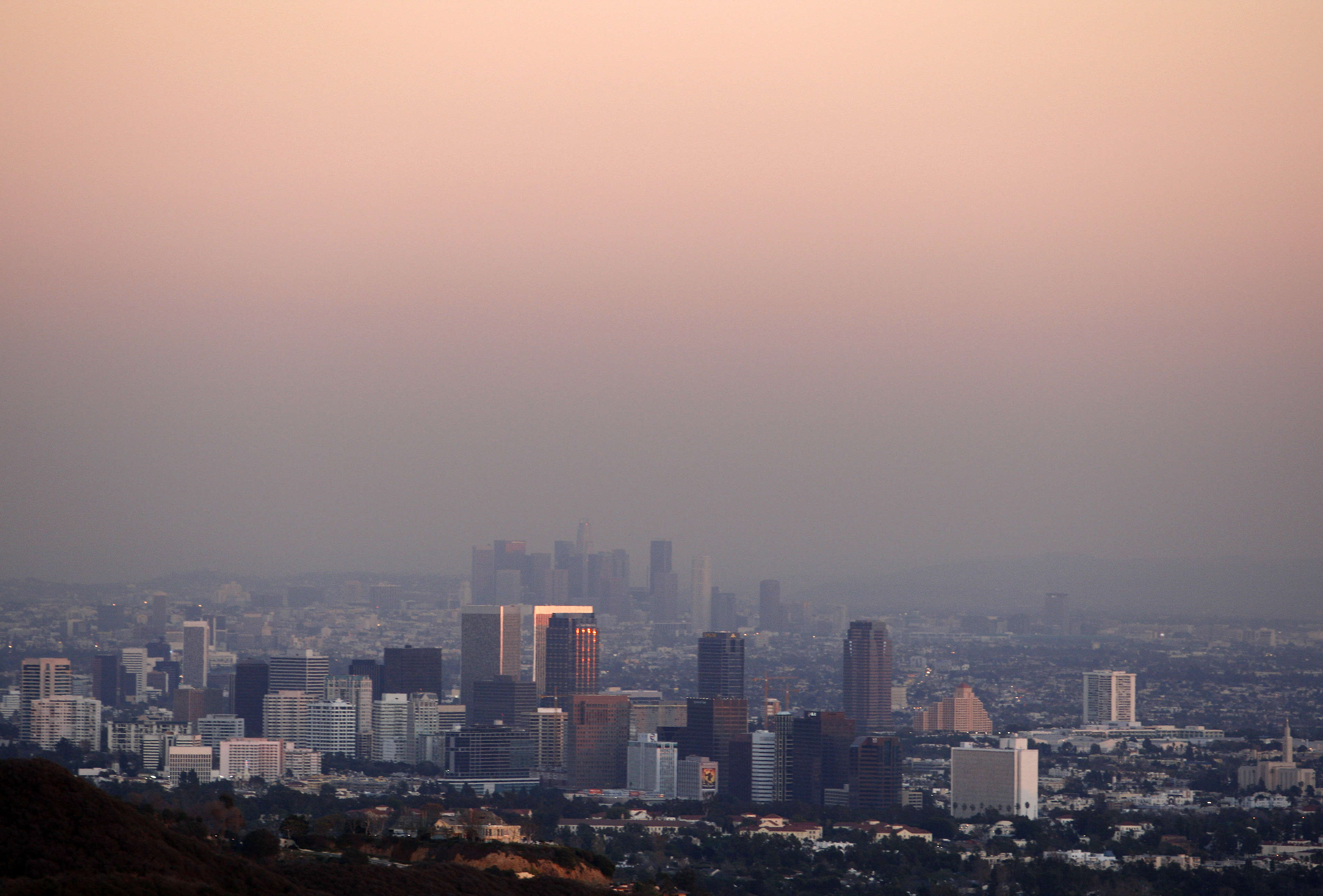 Вид нравиться. Urban pollution. Смог ригель. Los Angeles, USA - 2015: Aerial stock Footage. California USA February Aerial Sunset Skyline view of Downtown los Angeles stock Footage.