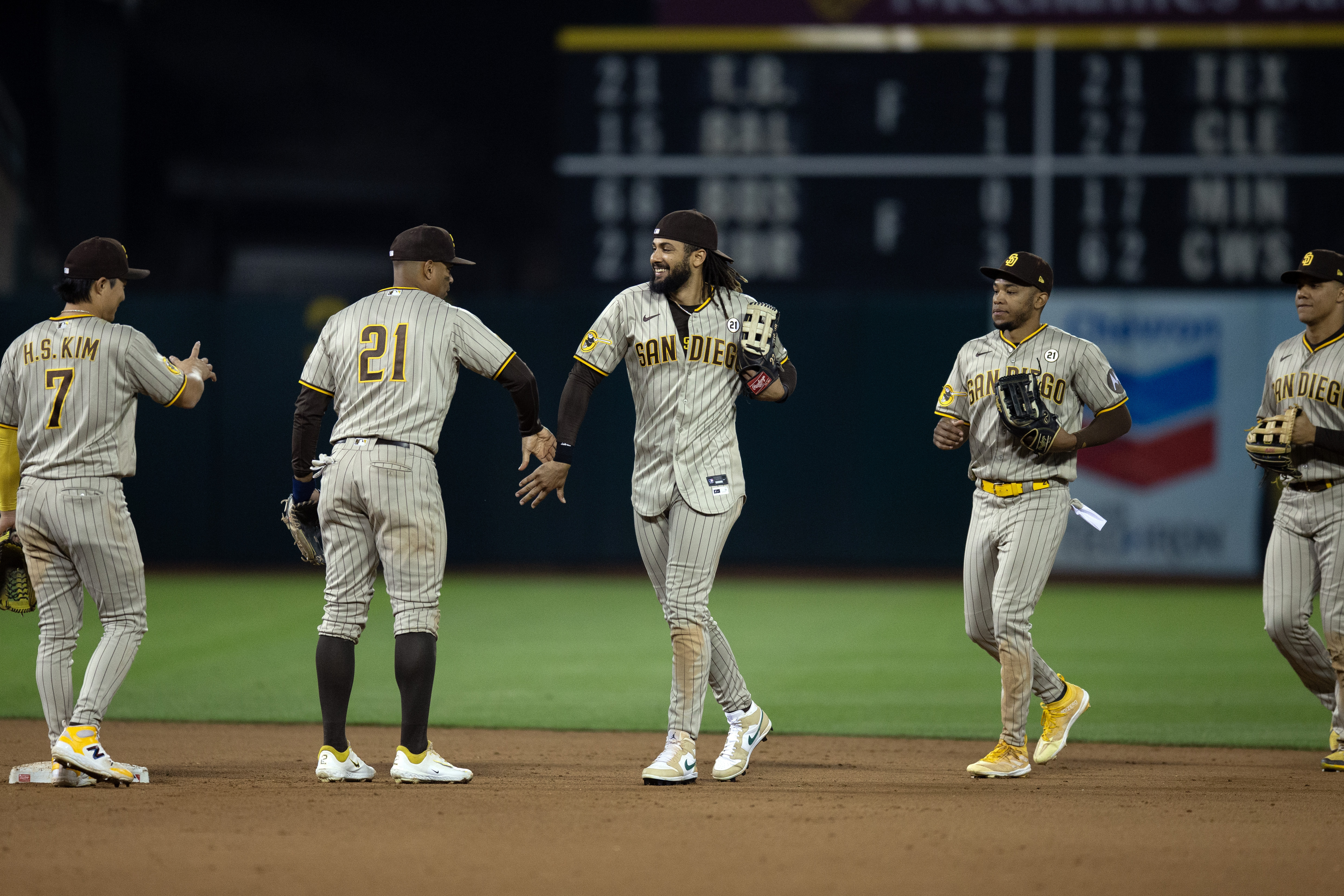 Bob Melvin returns to Oakland with Padres beating A's 8-3 - Sactown Sports