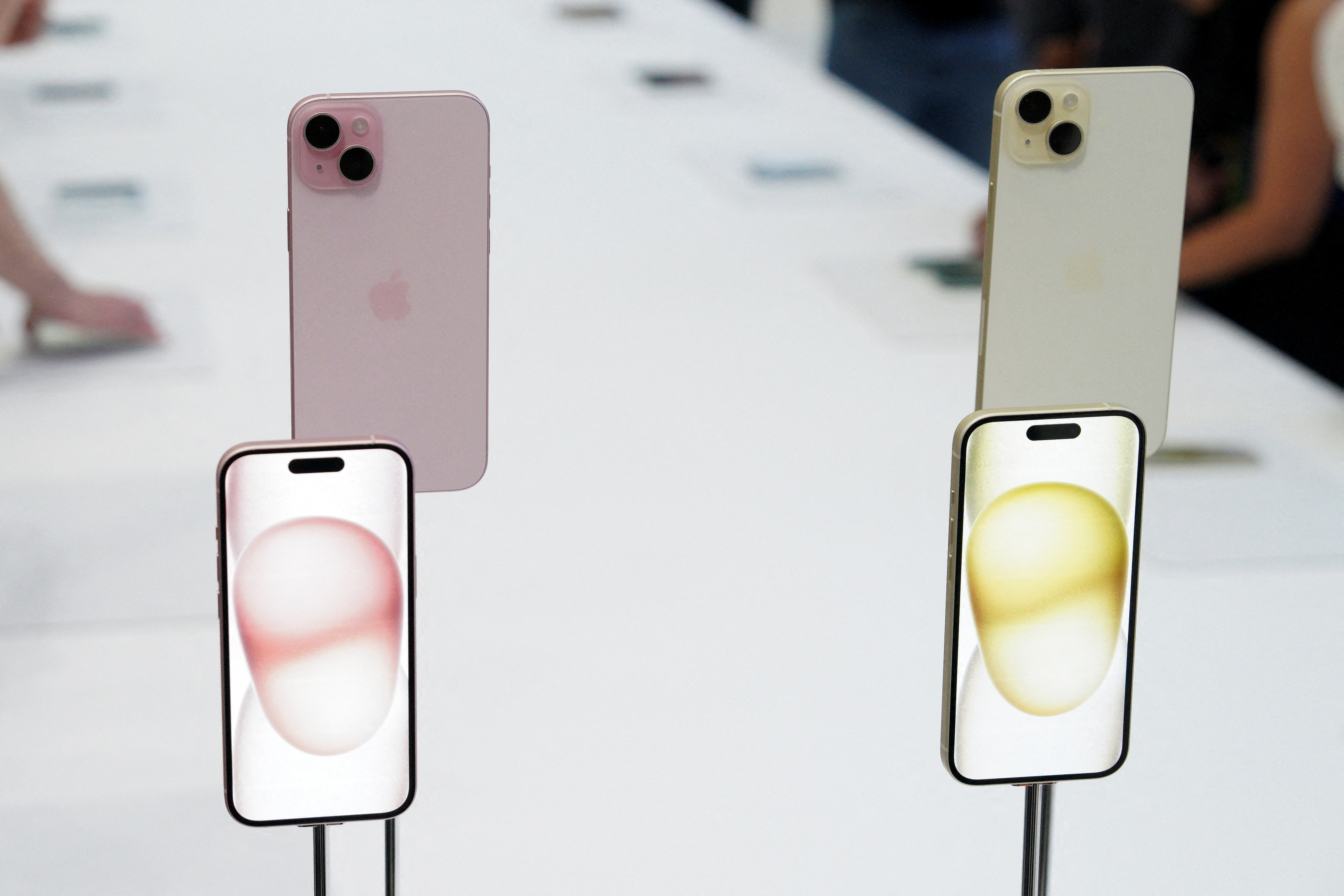 Apple unveils iPhone 15 Pro and iPhone 15 Pro Max - Apple