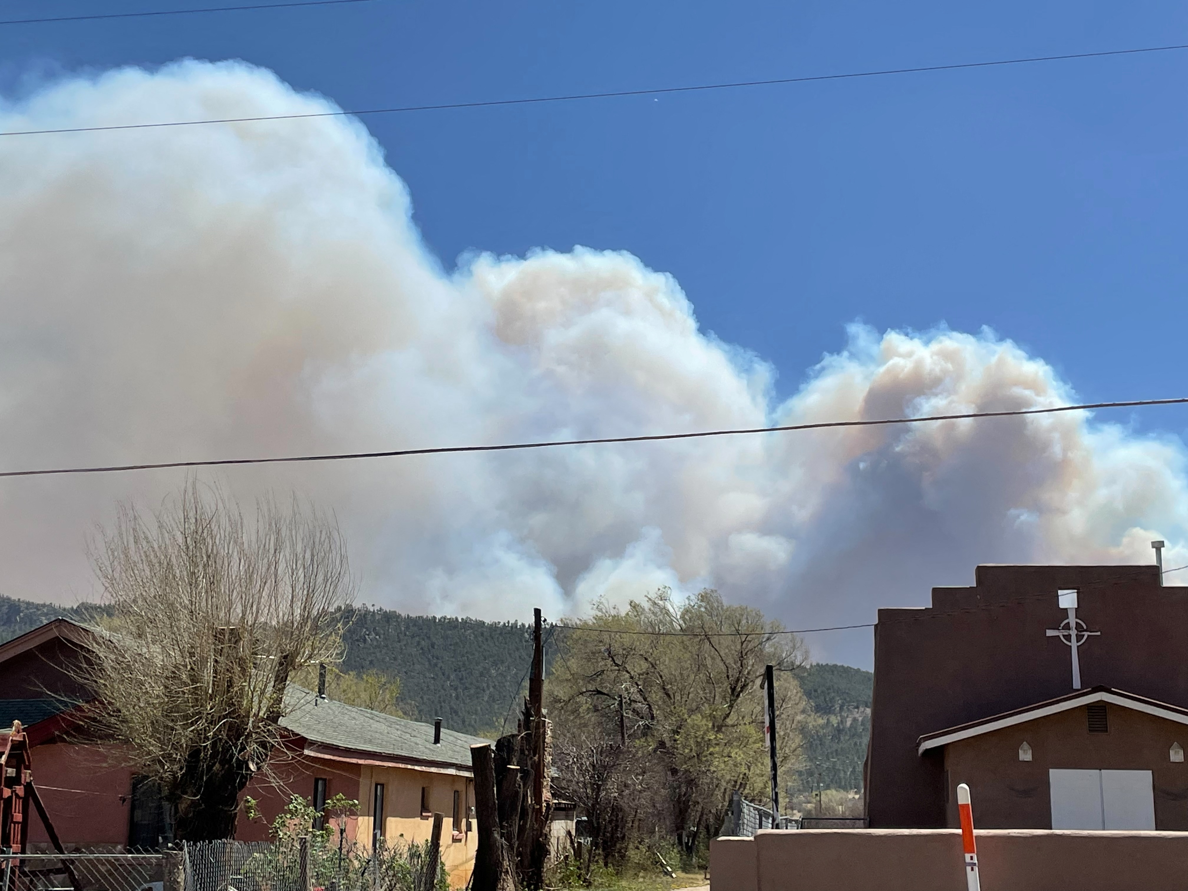 New Mexico battles "epic" wildfire
