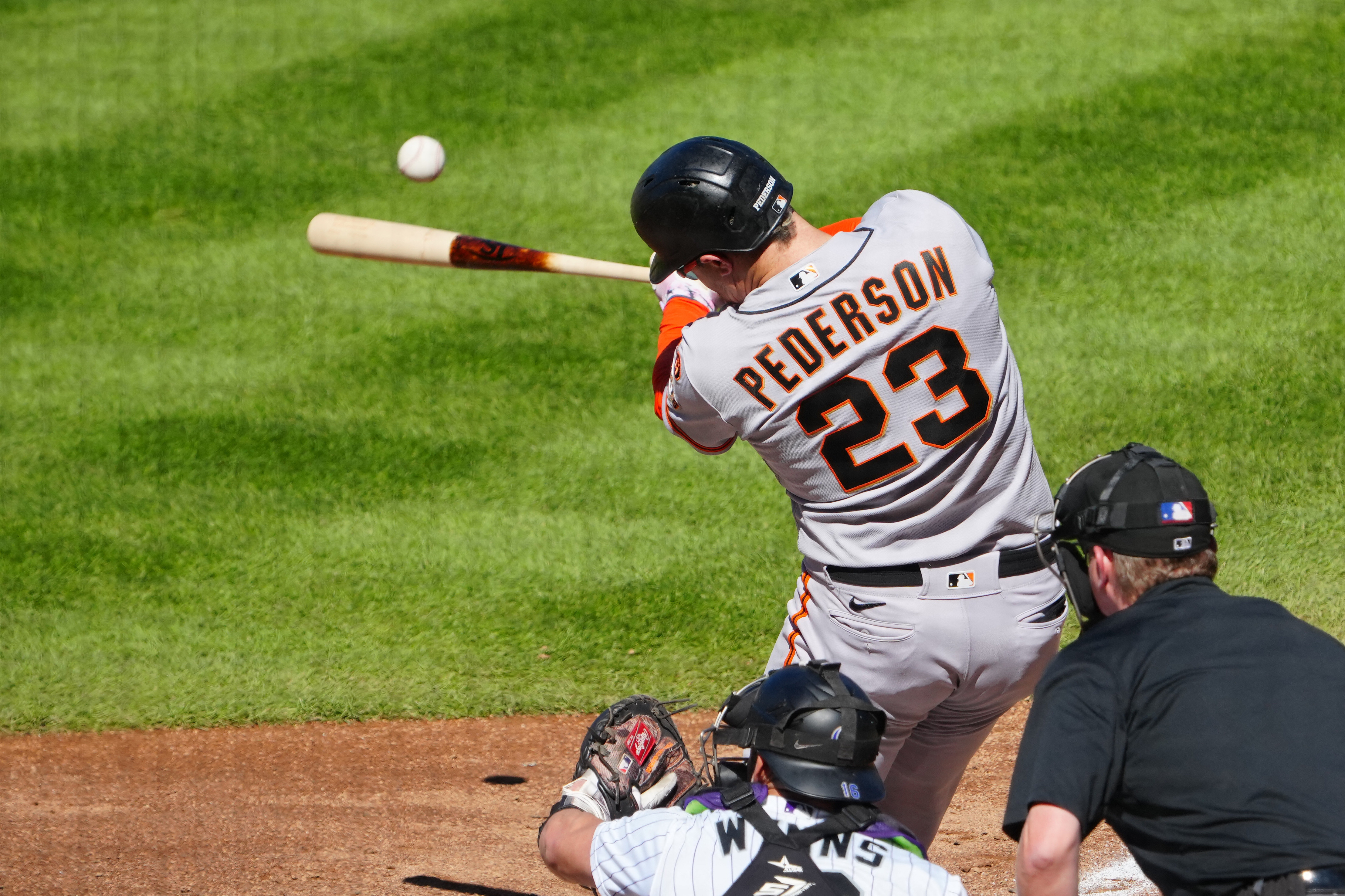 Giants open 9-run lead, hang to to beat Rockies 11-10 and stop slide