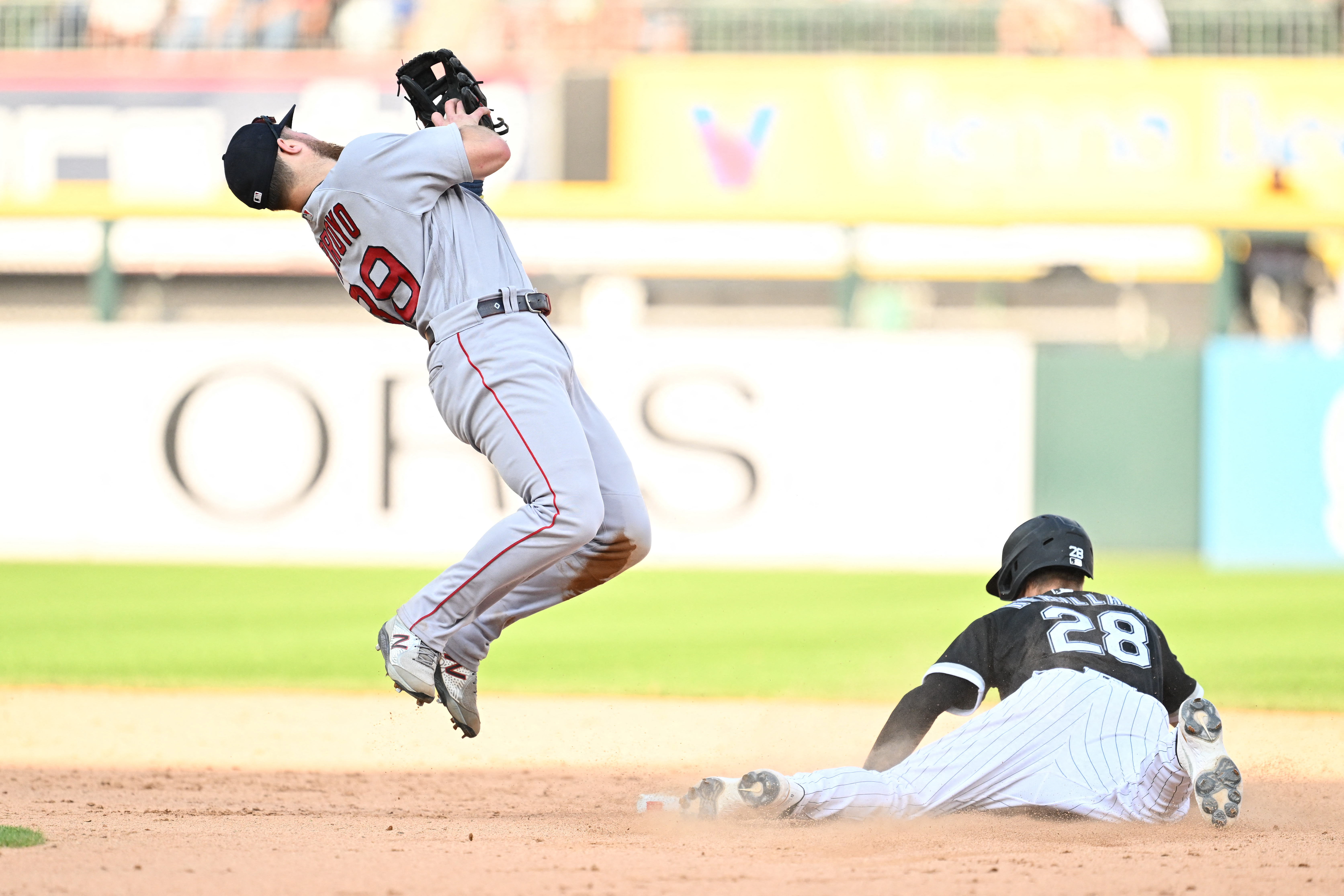 Elvis Andrus hits game-ending single as the Chicago White Sox beat the  Boston Red Sox 5-4