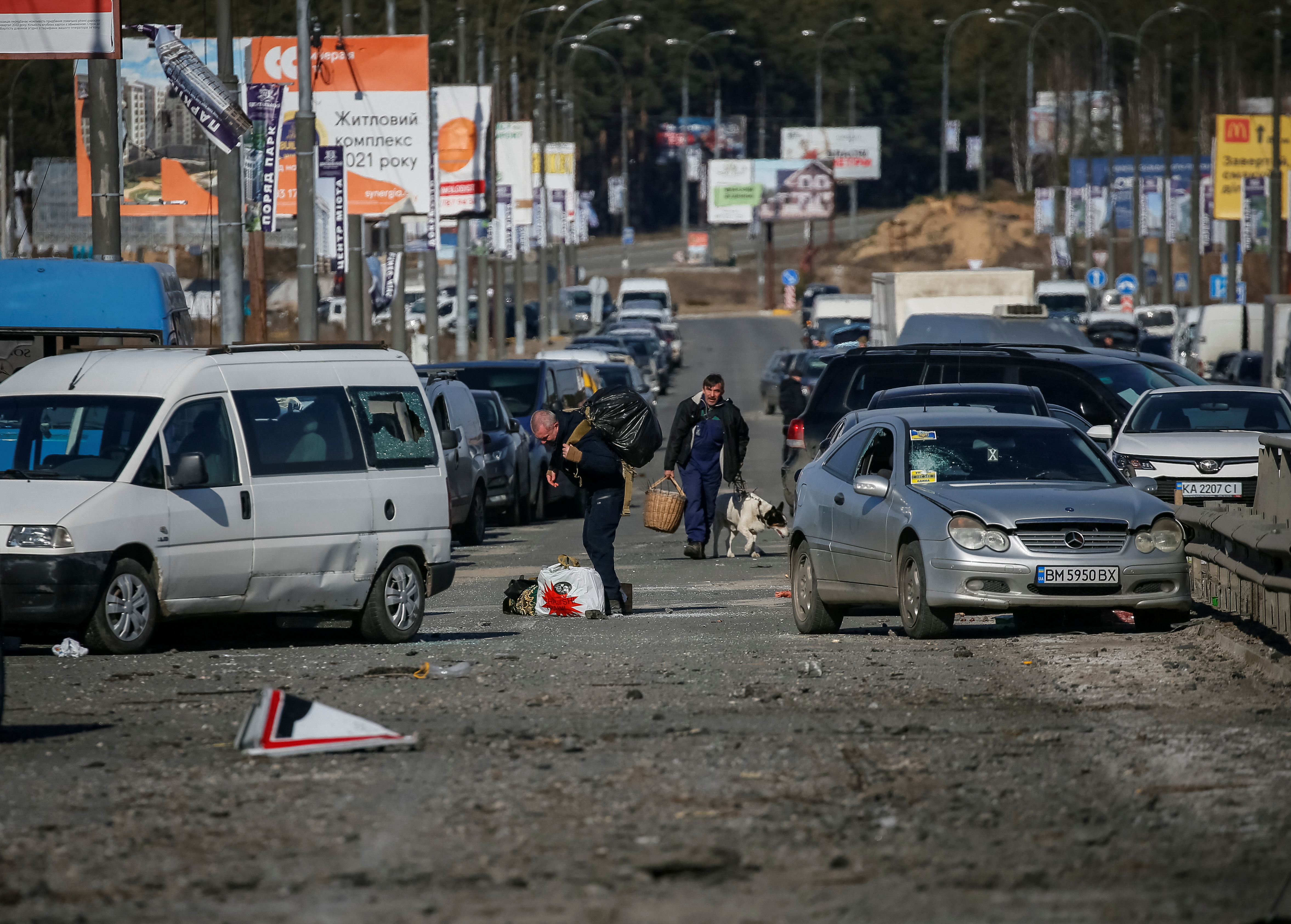 People fleeing the town of Irpin outside of Kyiv