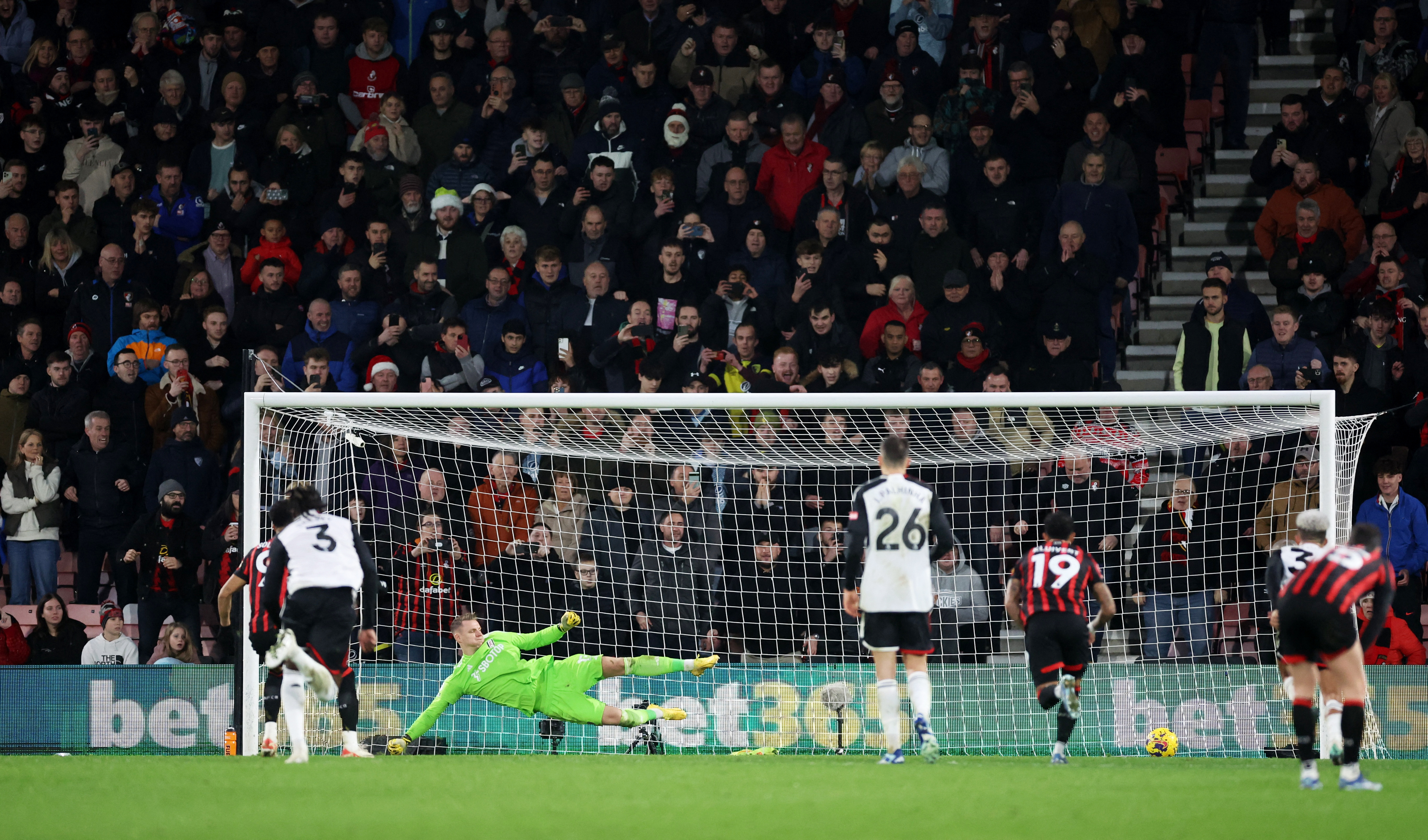 Bournemouth overpower Fulham to move into top half | Reuters