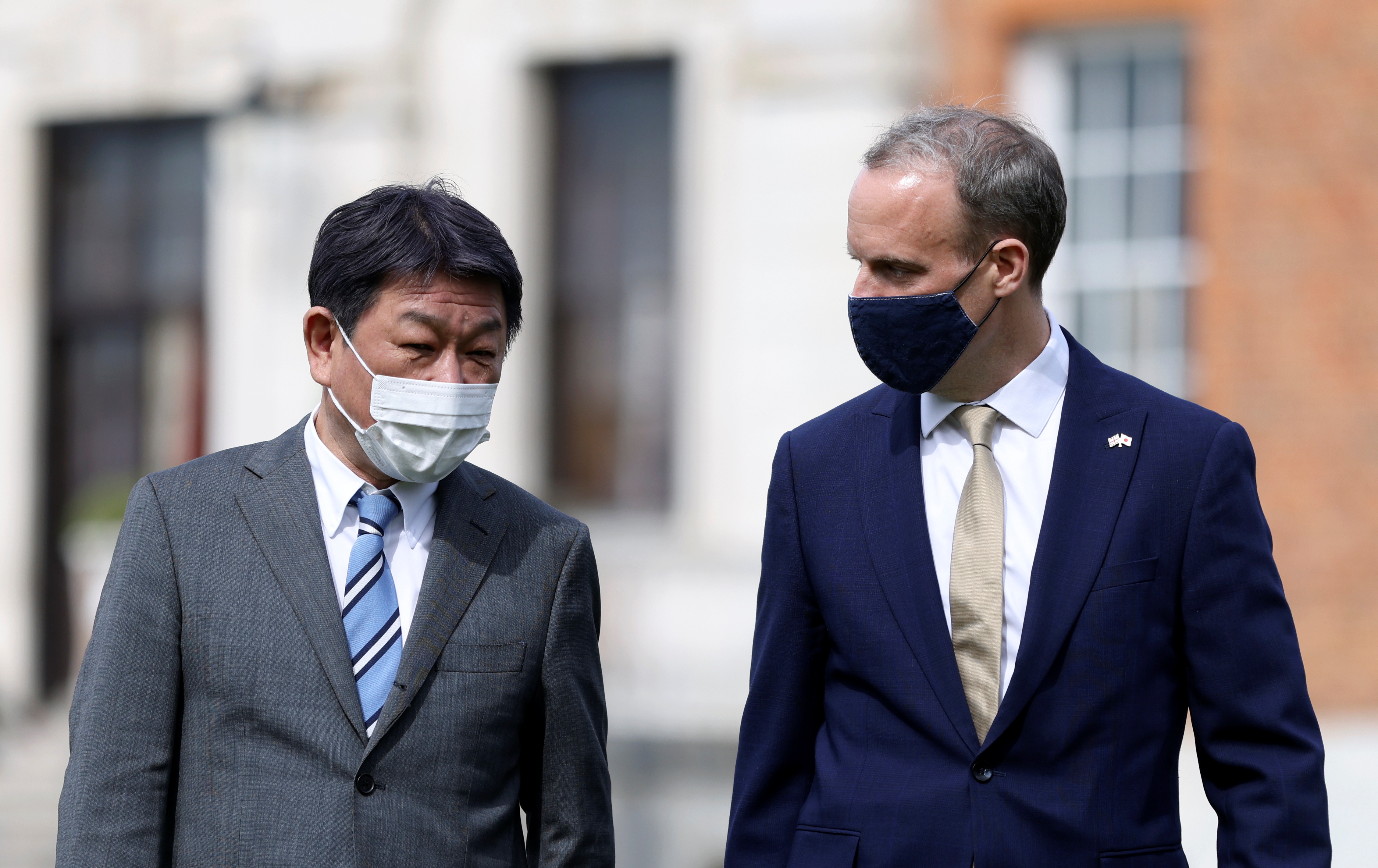 O Ministro das Relações Exteriores da Grã-Bretanha, Dominic Raab, encontra-se com o Ministro das Relações Exteriores do Japão, Toshimitsu Motegi, em Kent, Grã-Bretanha, em 3 de maio de 2021. REUTERS / Tom Nicholson / Pool