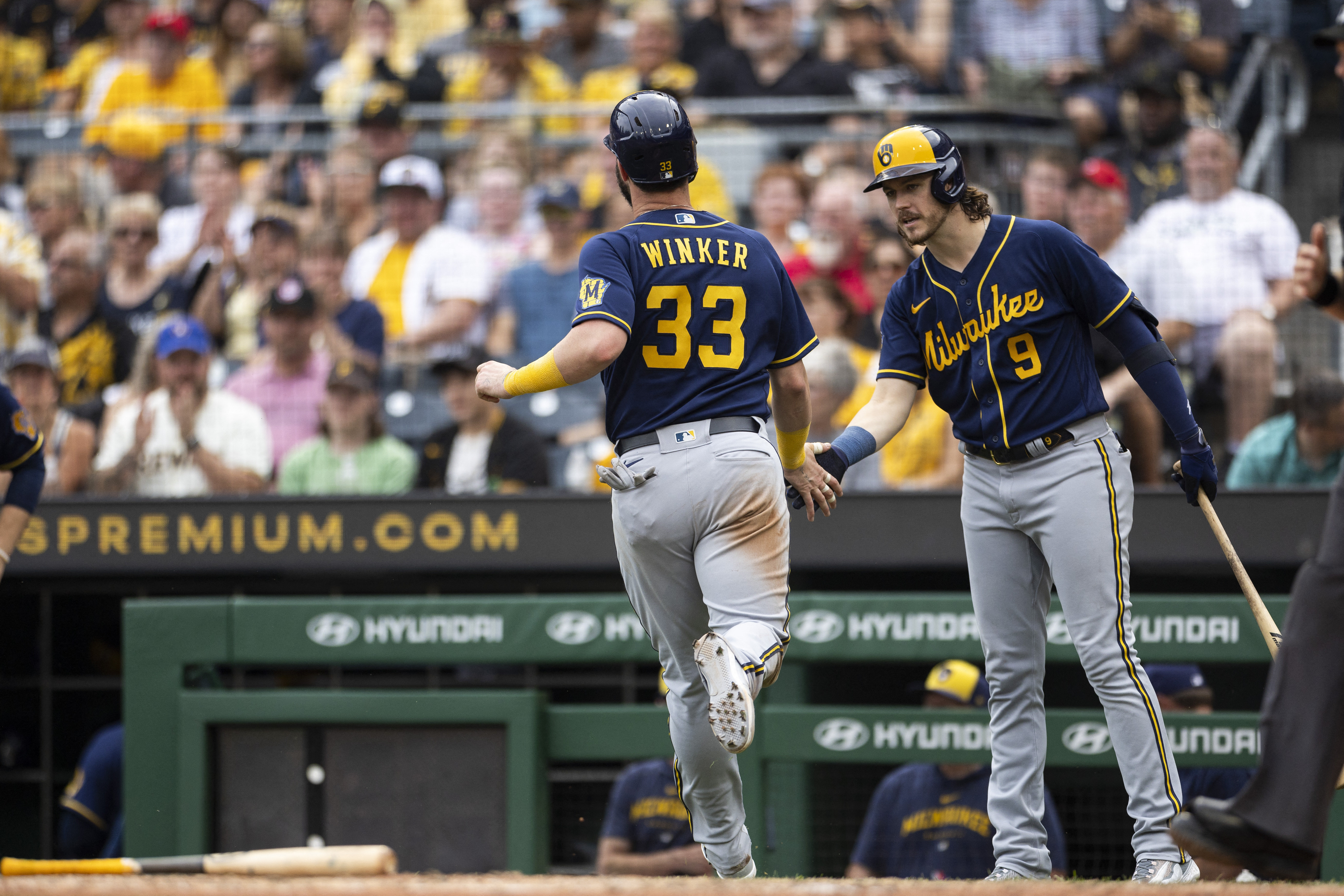 Tellez has 2 homers, Yelich hits 1 in Brewers' 11-2 win