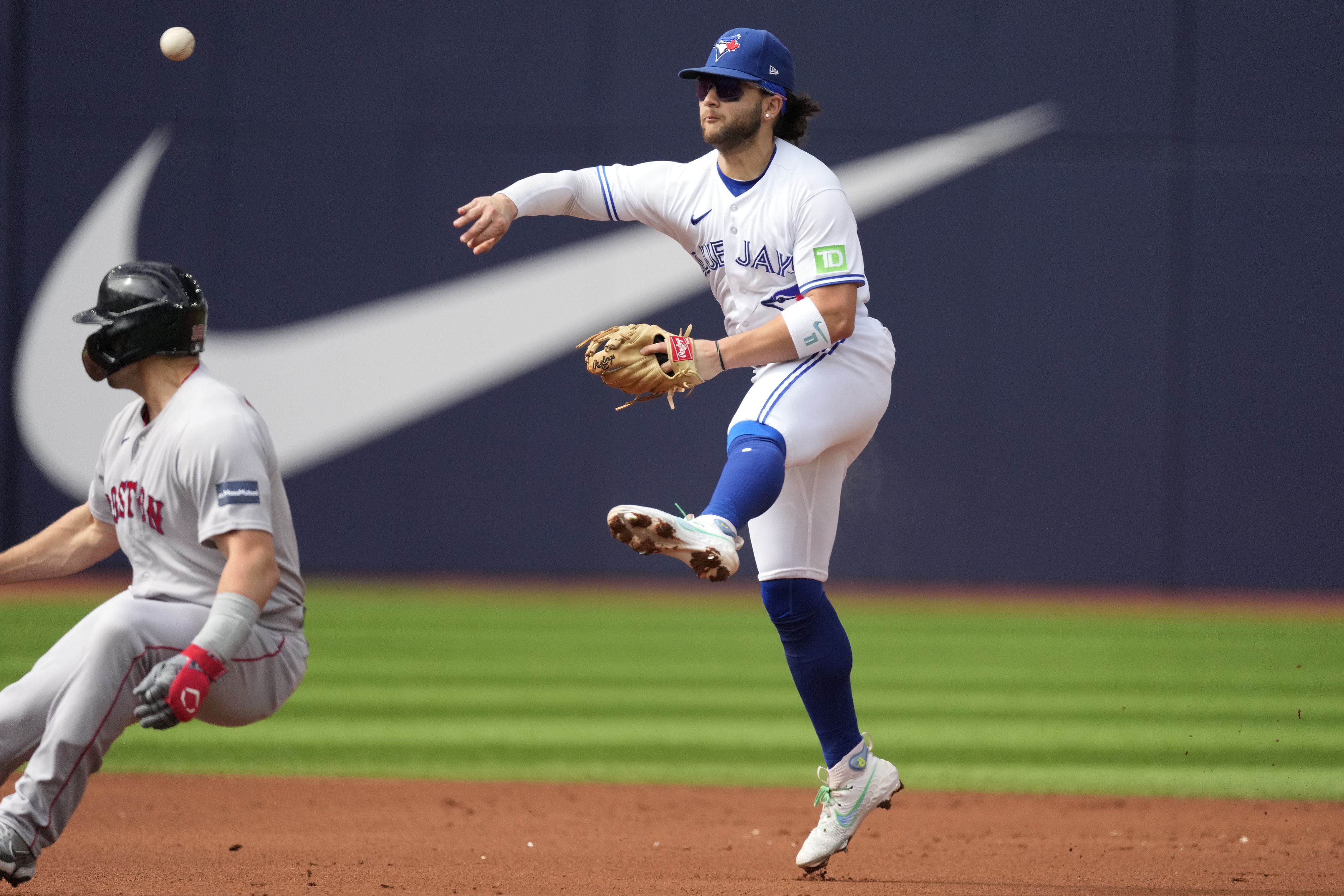 Matt Chapman's walk-off RBI helps Blue Jays reclaim Wild Card spot