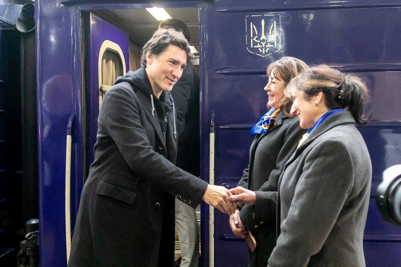 Thủ tướng Canada Trudeau tới Kiev