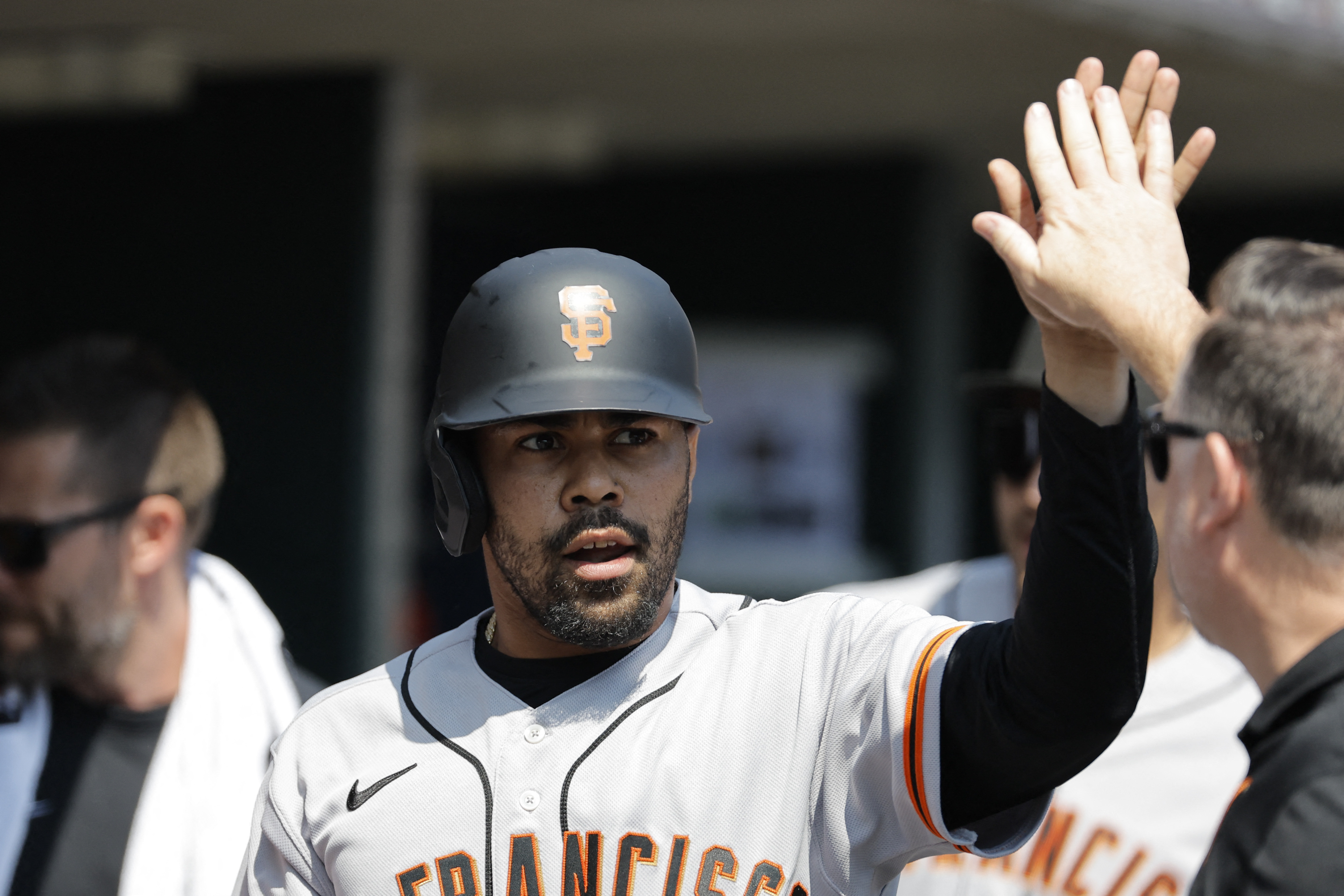 Sandoval's historic night propels Giants in Game 1