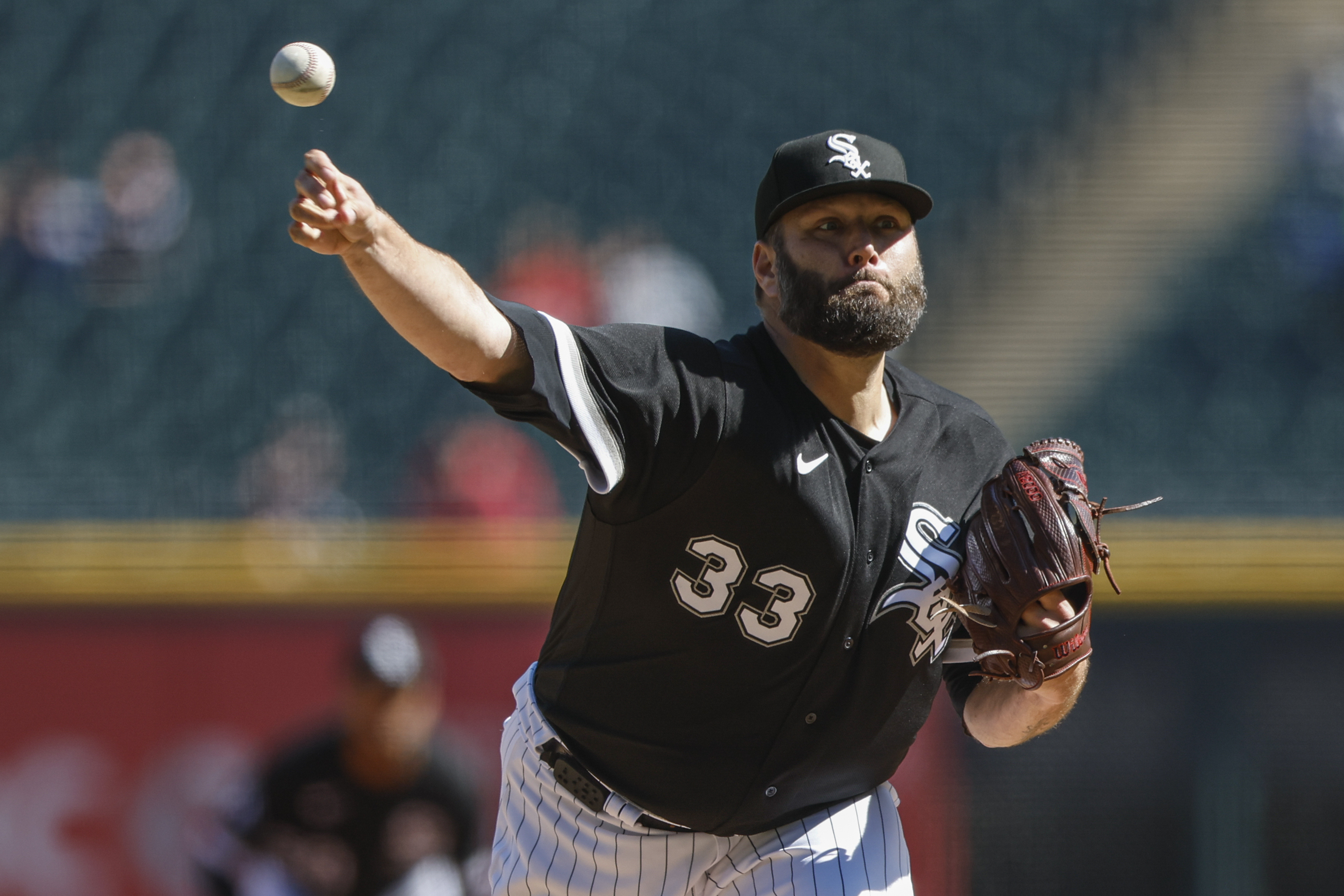 One-hitter gives White Sox doubleheader split with Phillies (with