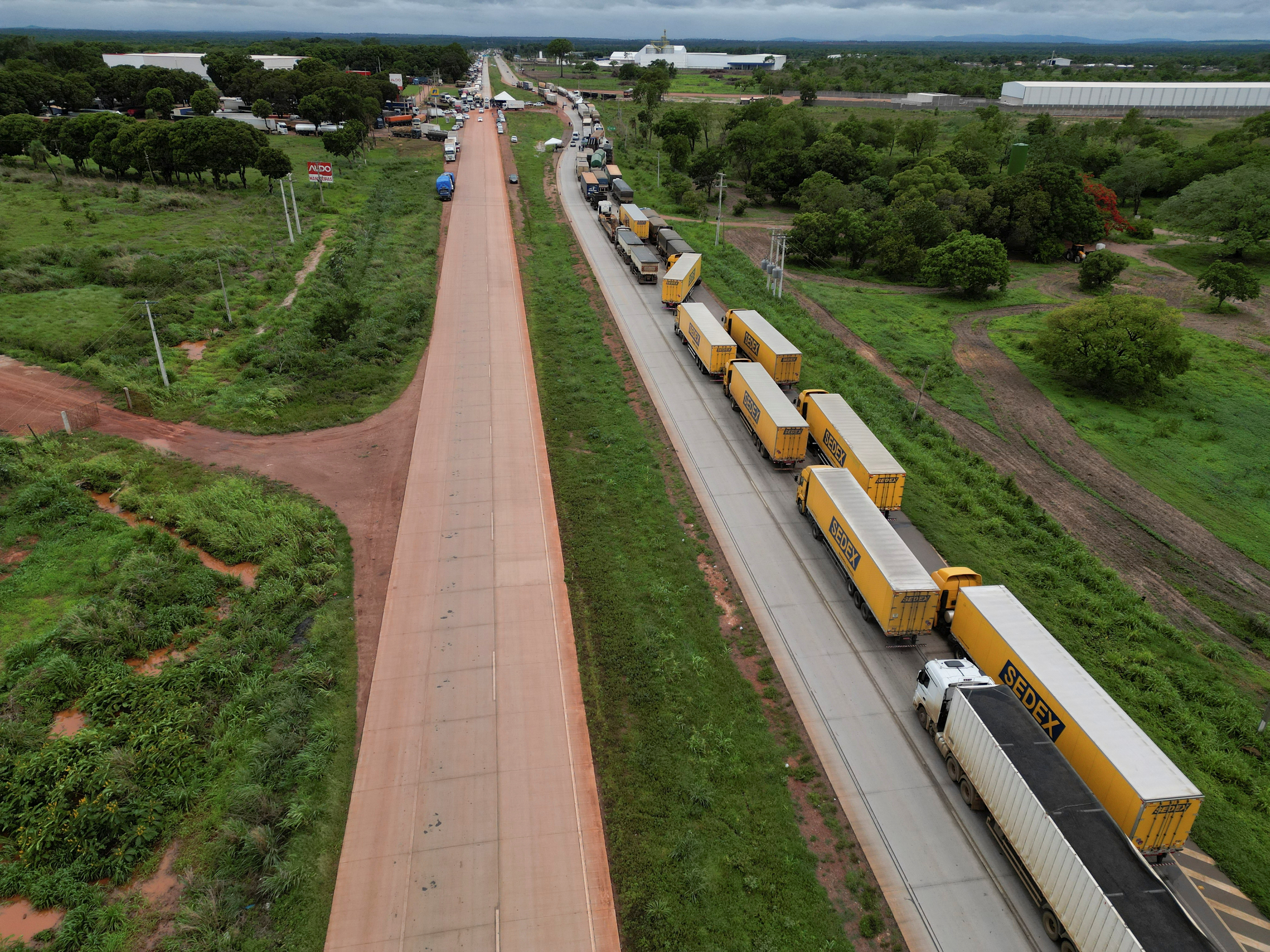 Valmont Says Proposed U.S. Tariffs, Brazil Truckers' Strike