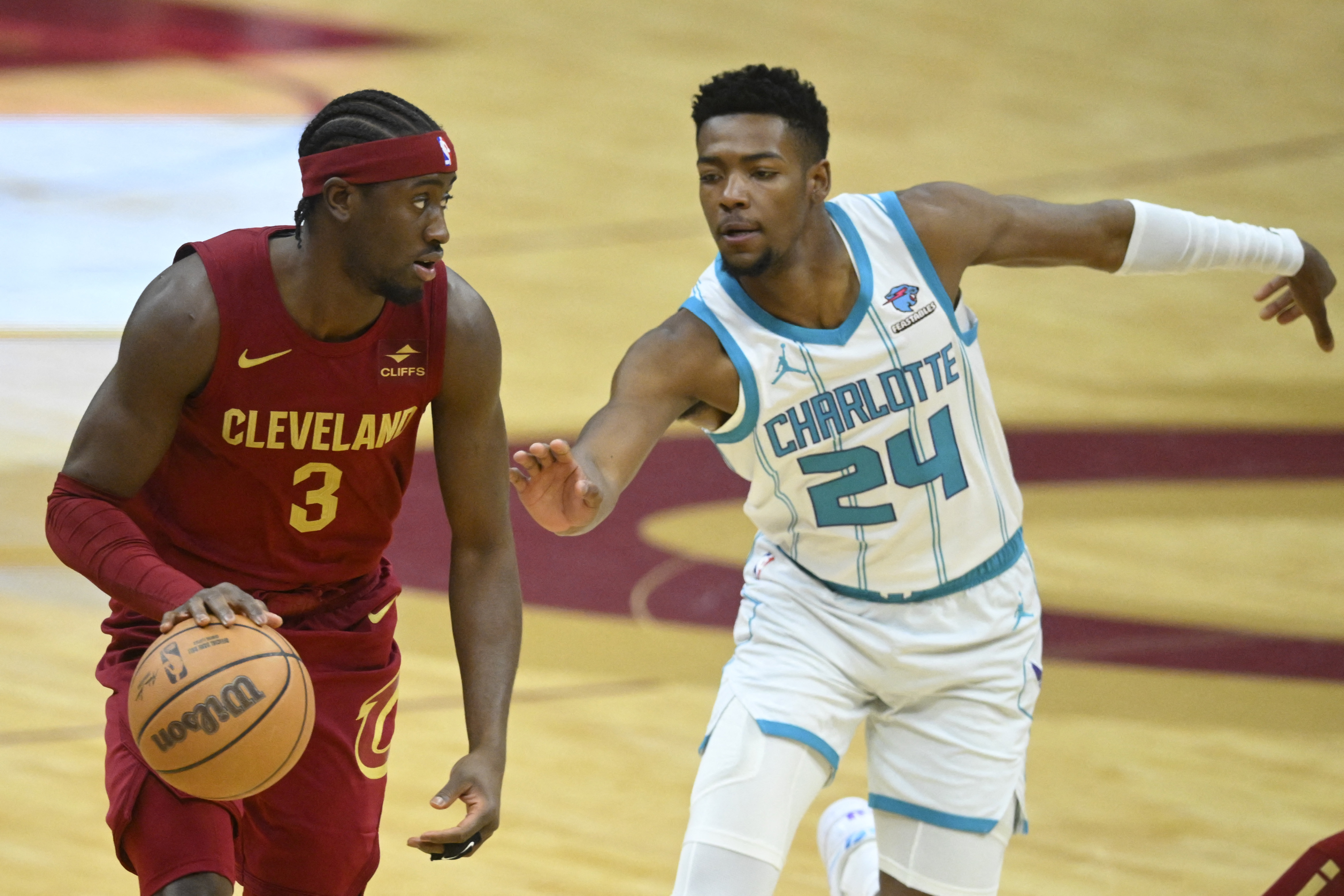 Cavs snap skip with easy victory over Hornets