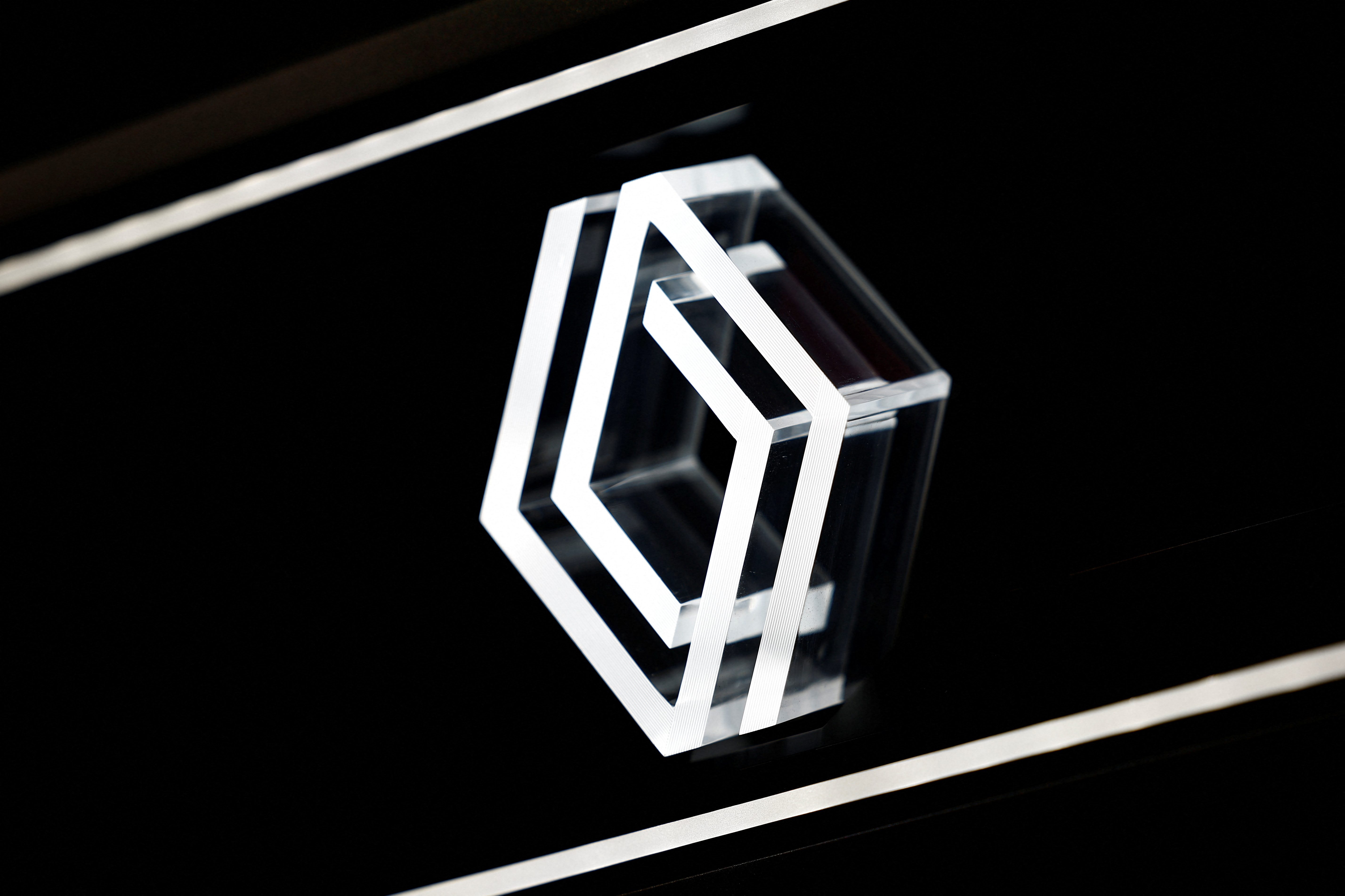 Le logo de Renault est affiché au Salon de l'auto de Paris 2022